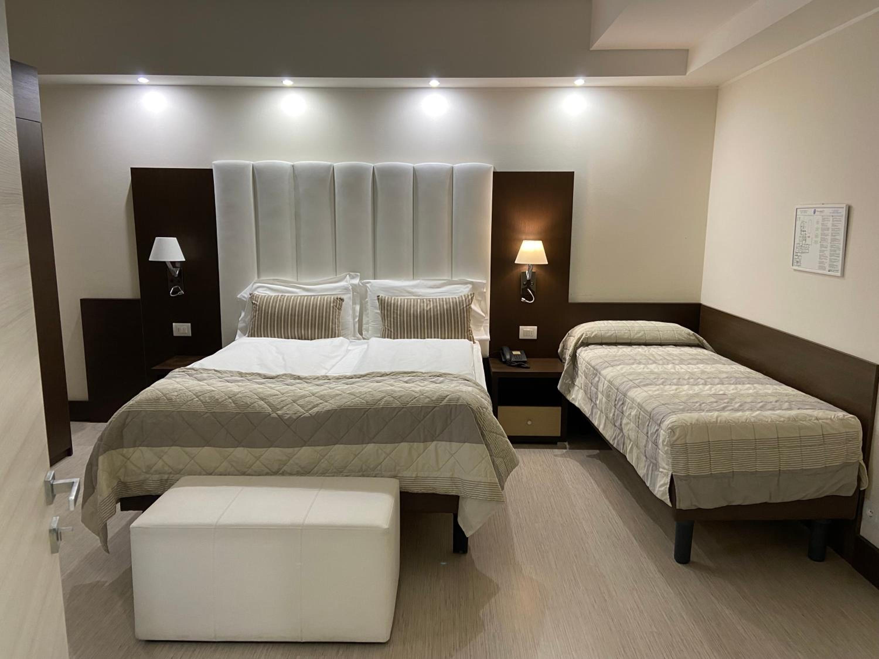Standard King Room photo 1