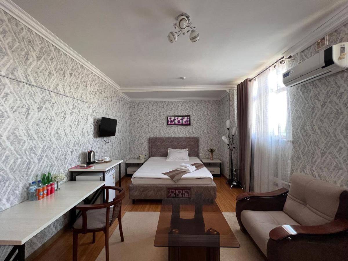 Deluxe Double Room with Bath photo 3