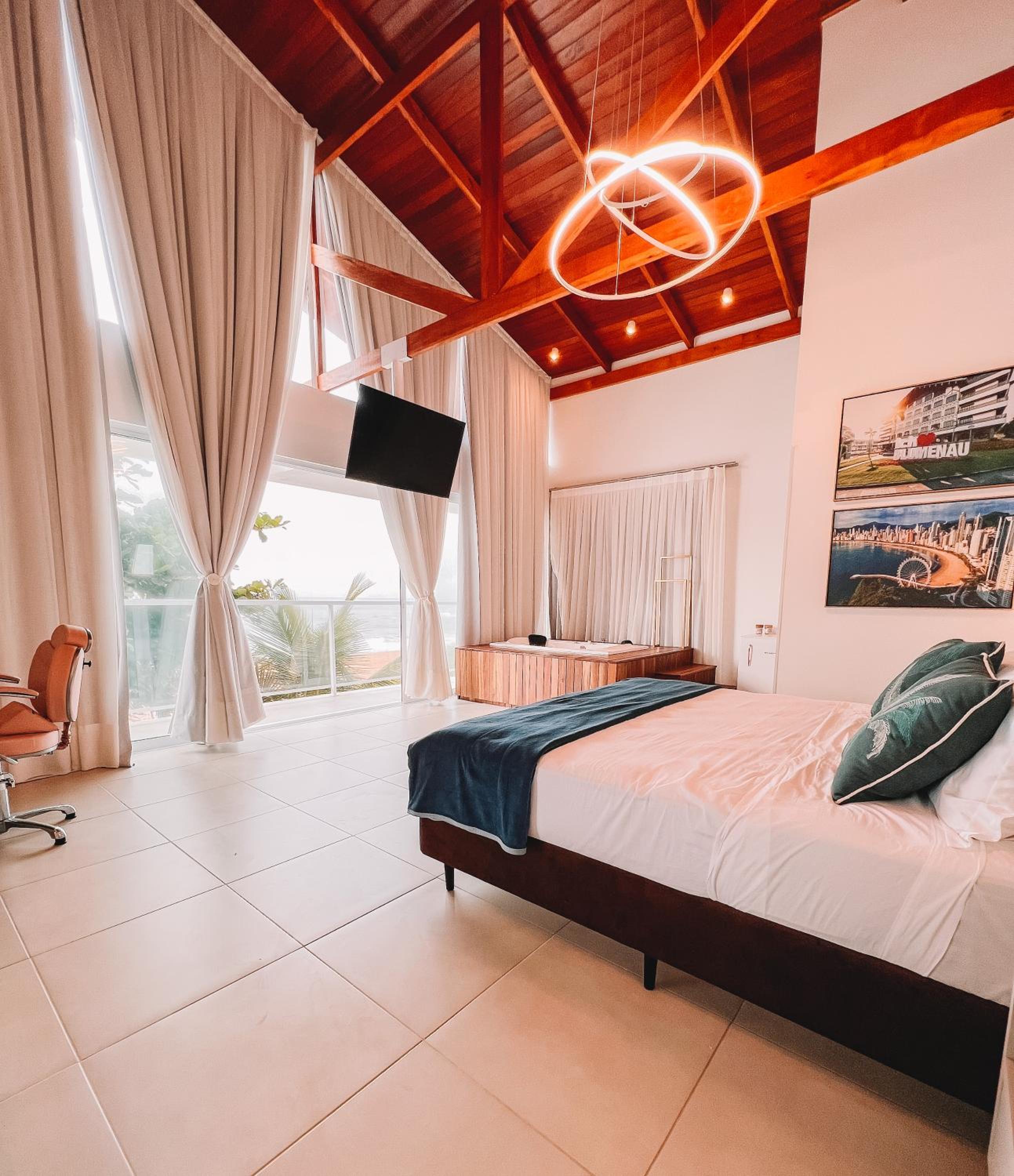 King Suite with Spa Bath