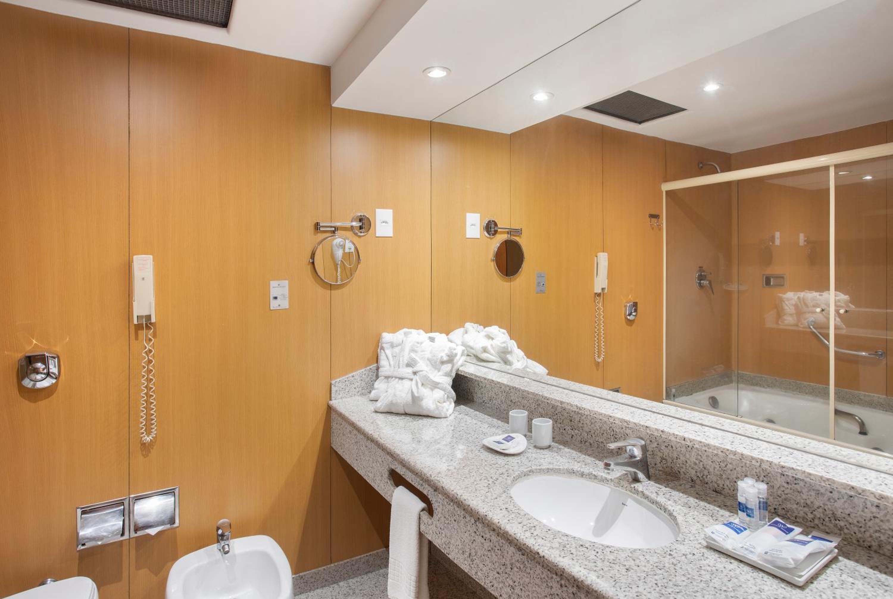 Junior Suite with City View