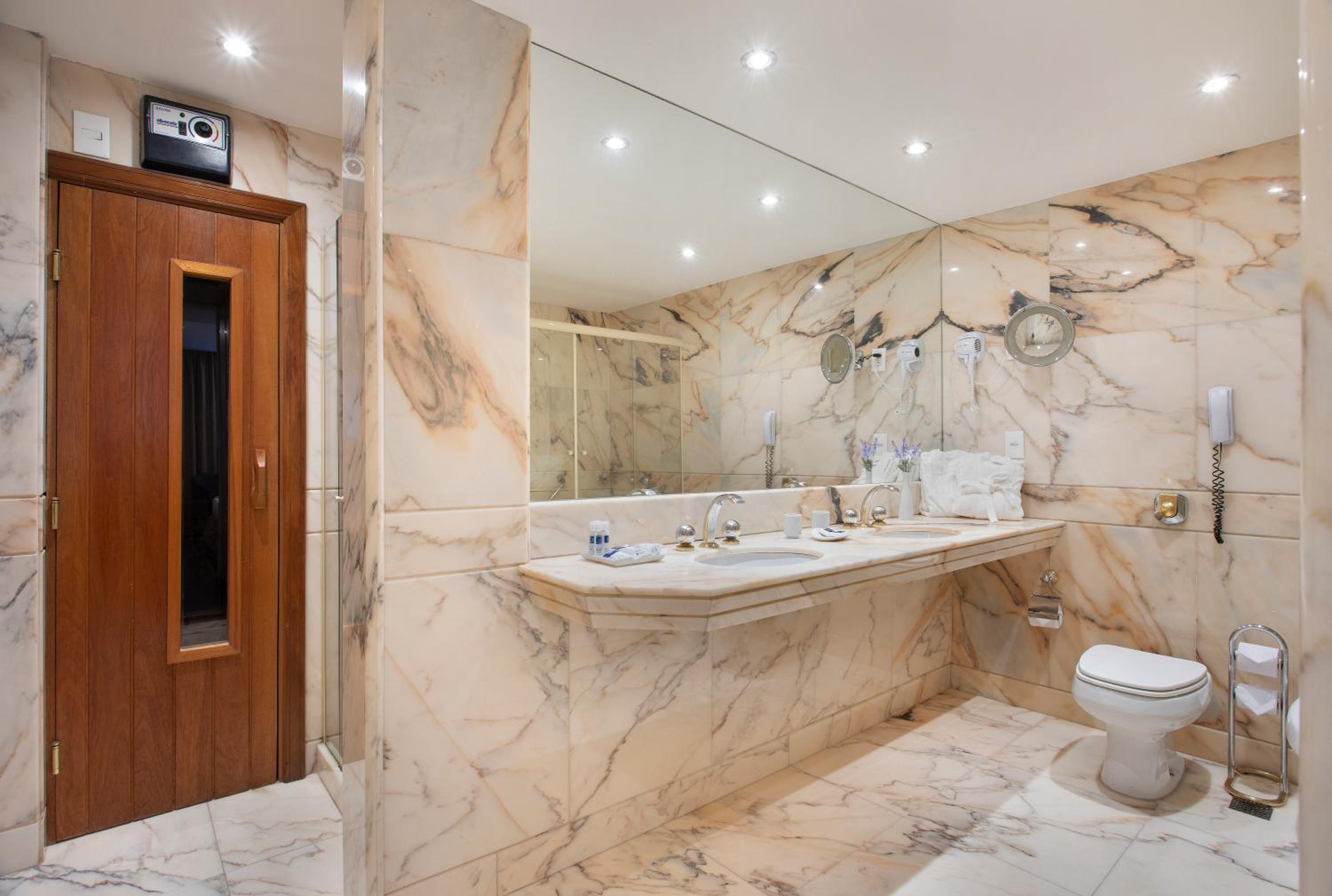 Executive Suite with City View