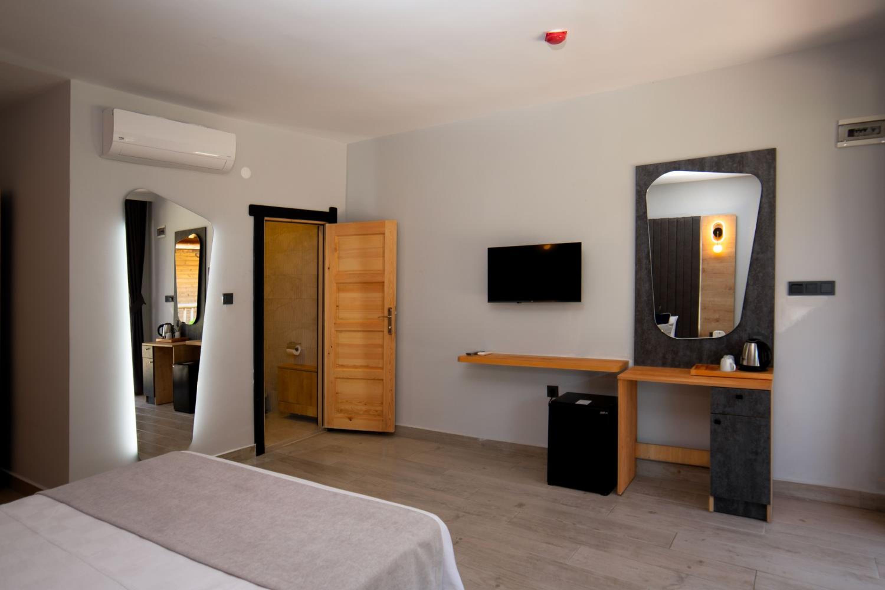 Budget Double Room - Photo 3