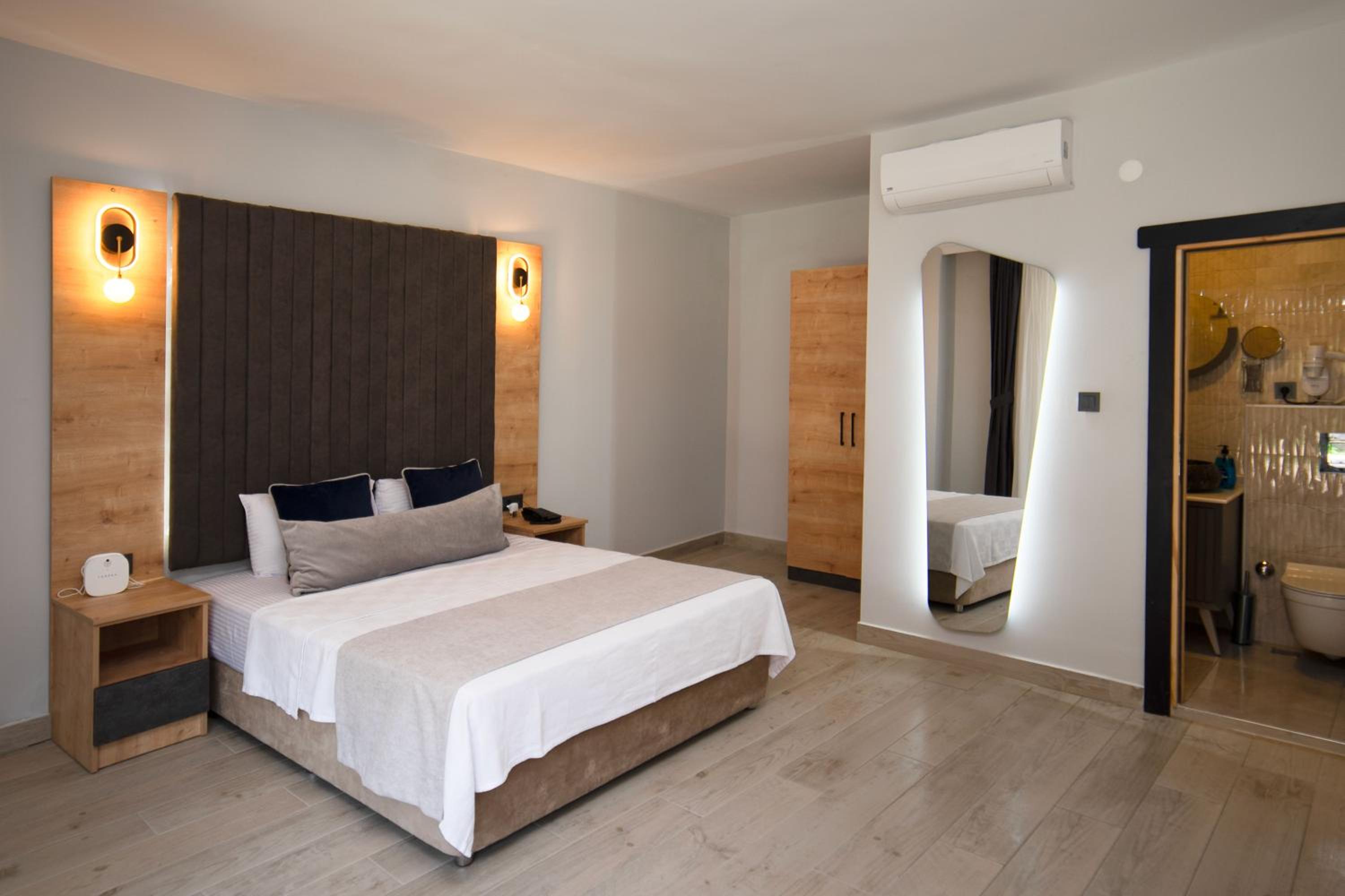 Budget Double Room - Photo 2