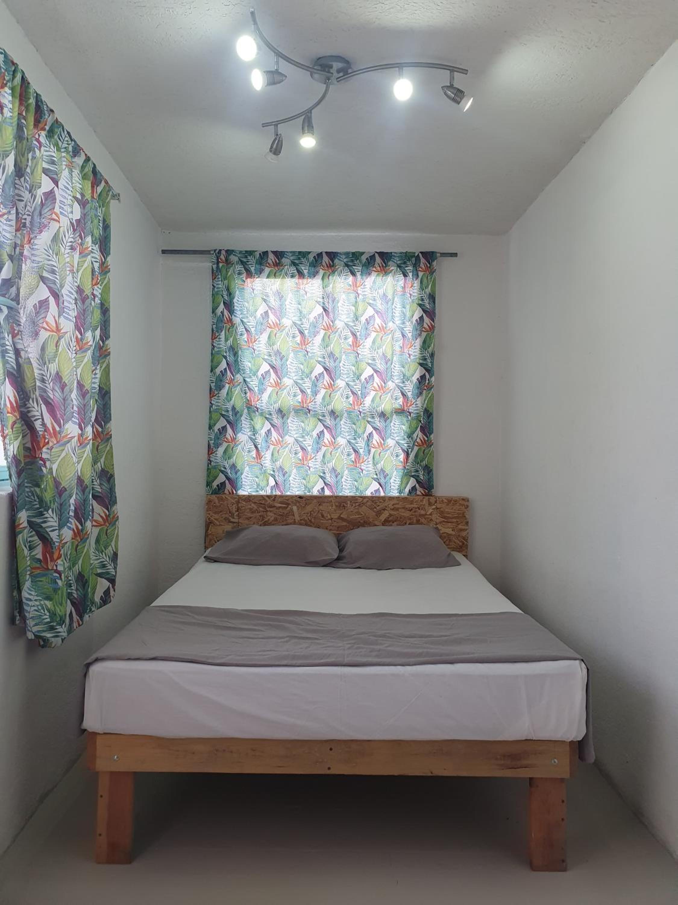 Standard Queen Room - Photo 6