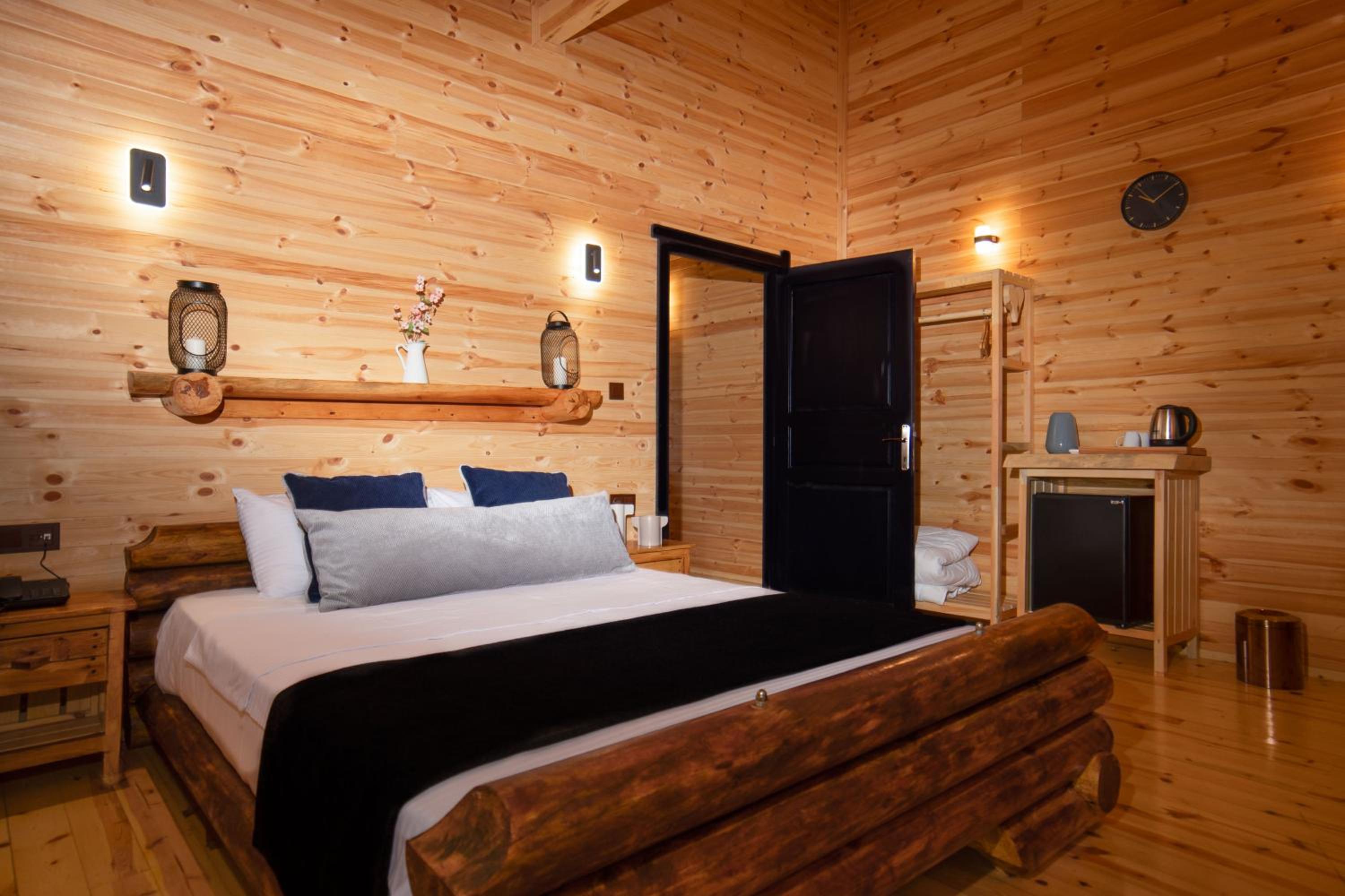 One-Bedroom Bungalow - Photo 17