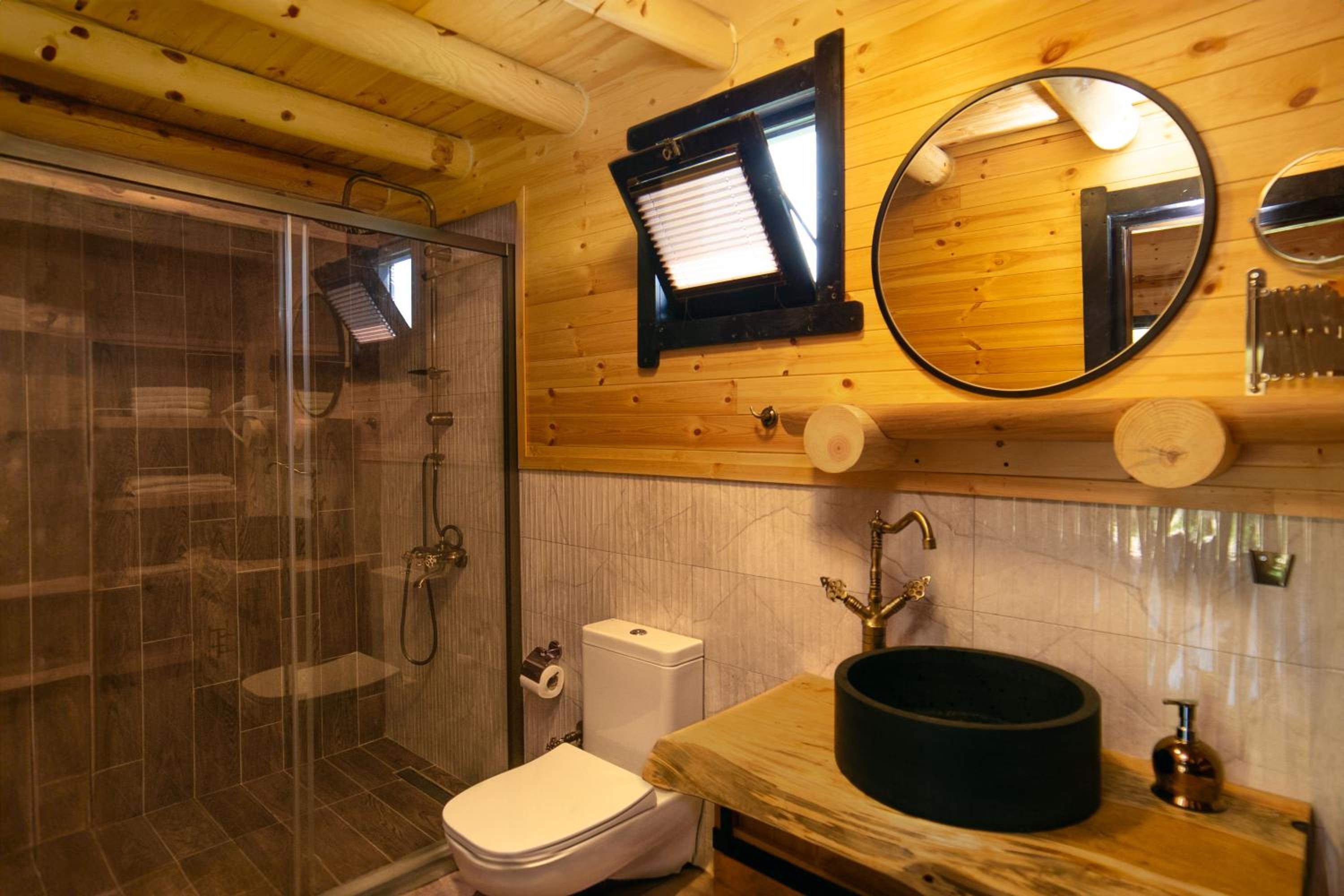 One-Bedroom Bungalow - Photo 11
