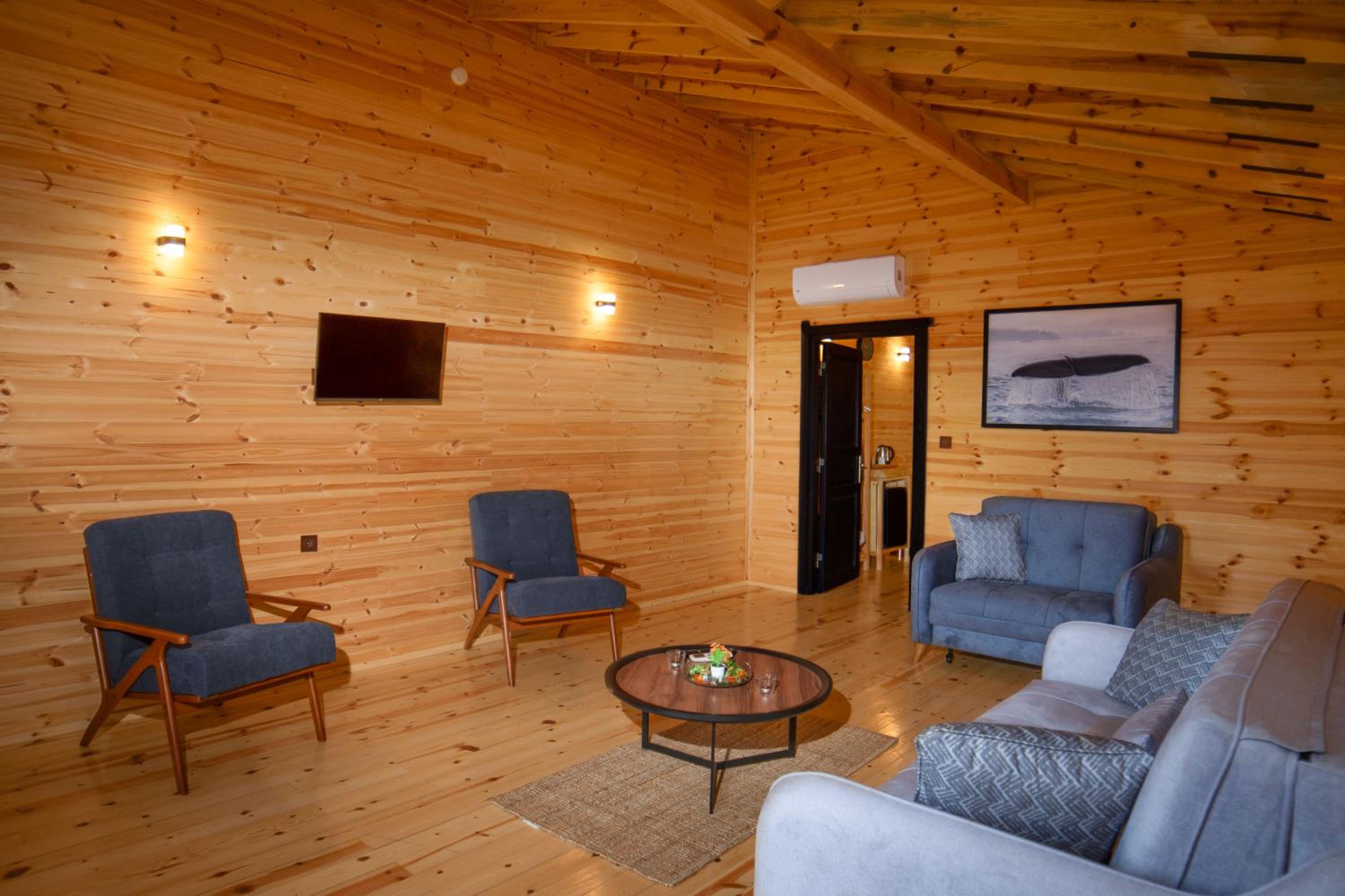 One-Bedroom Bungalow - Photo 14