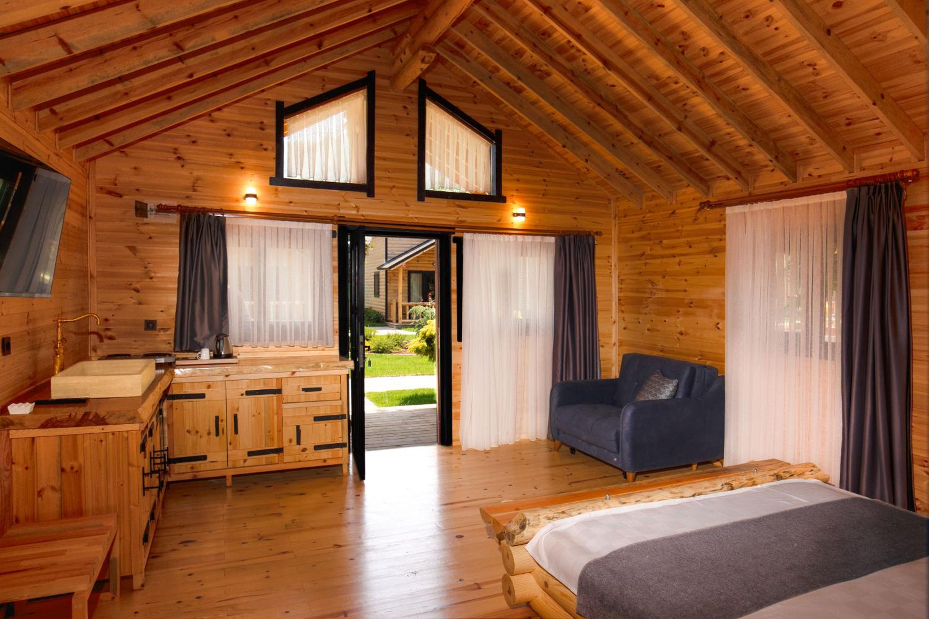 One-Bedroom Bungalow - Photo 7