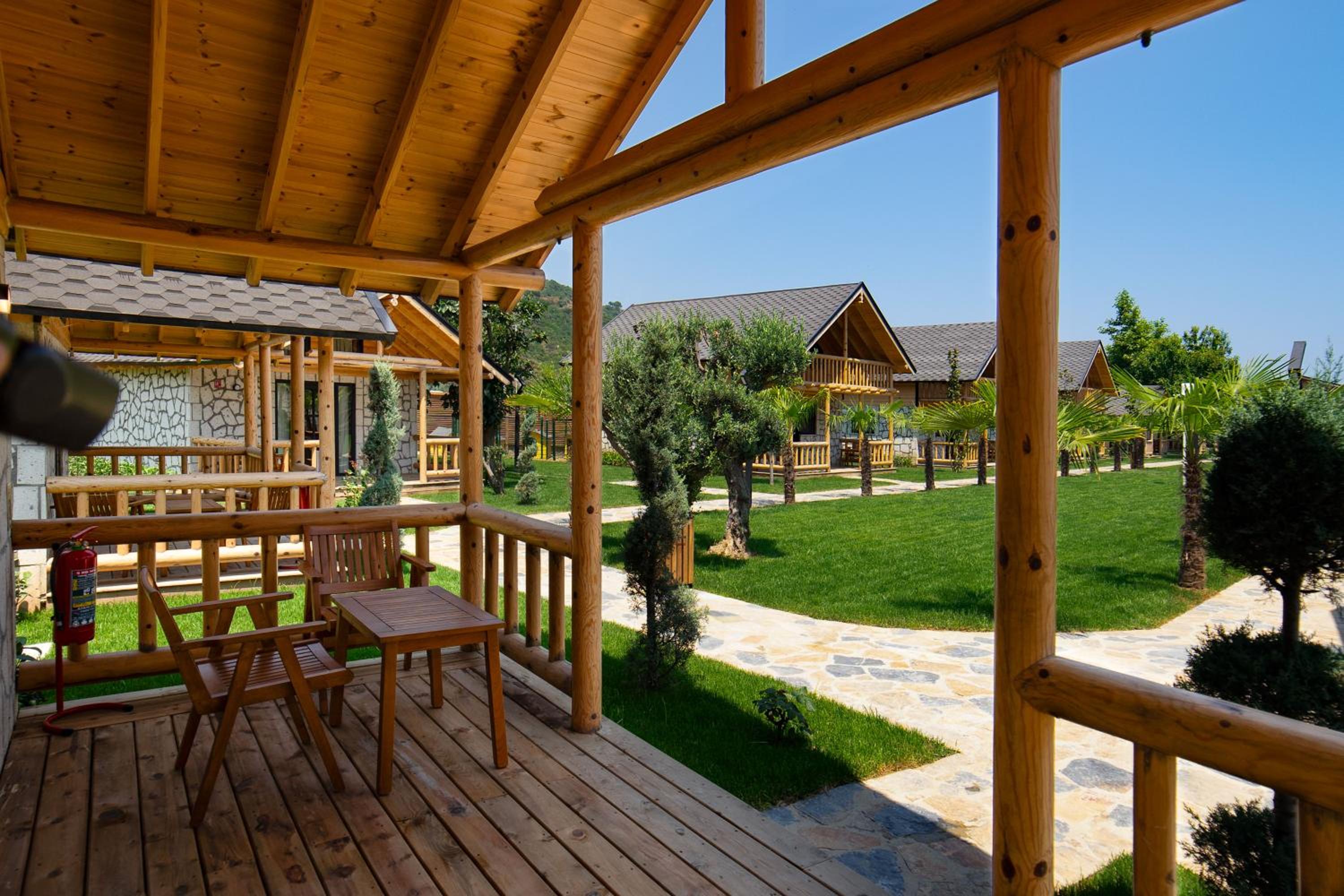 One-Bedroom Bungalow - Photo 3