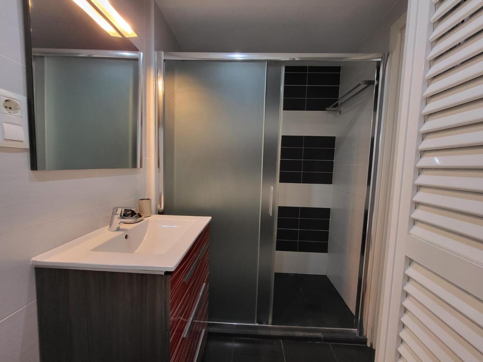 Three-Bedroom Apartment - Photo 6