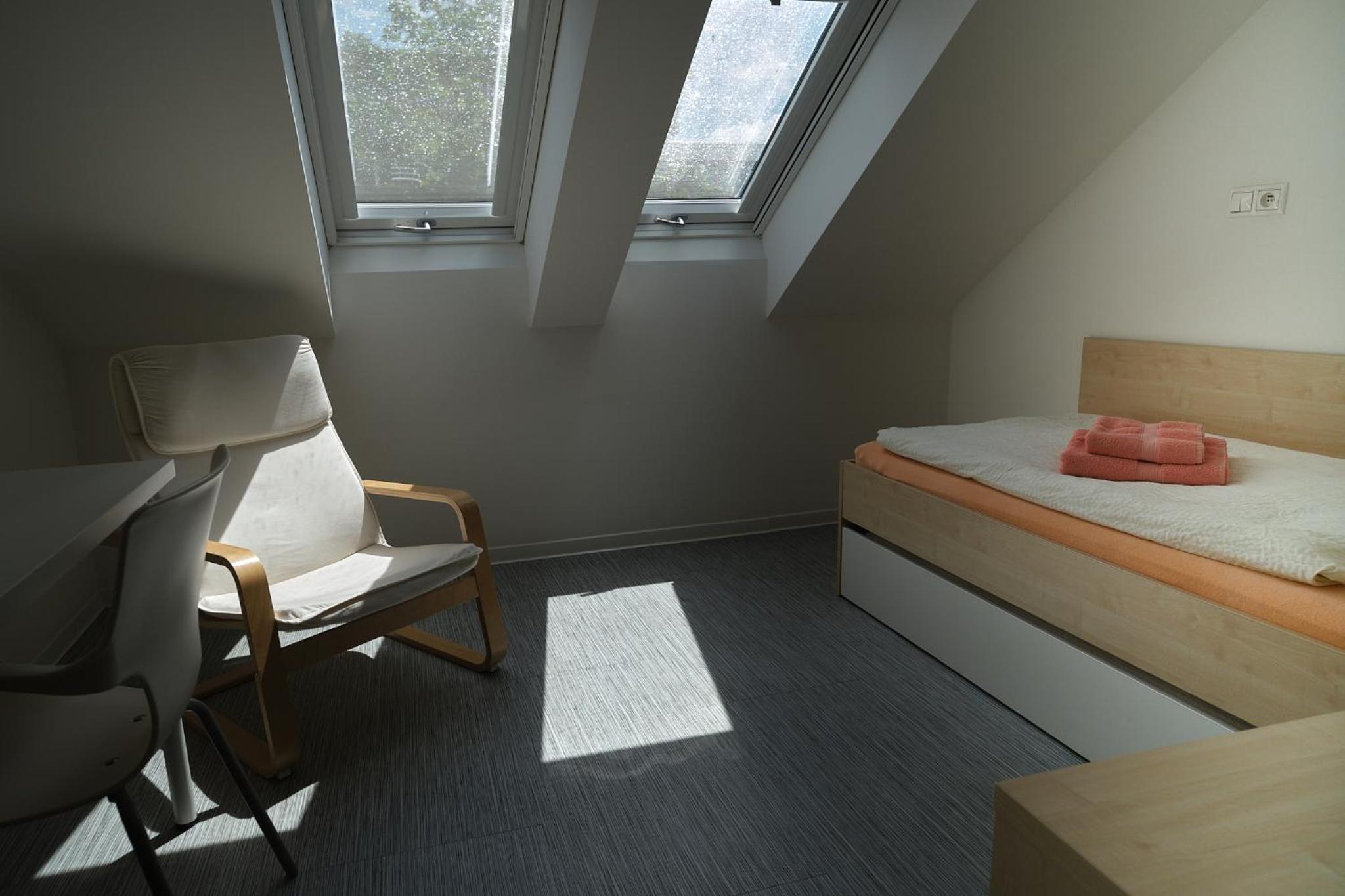 Single Room with Private Bathroom photo 2