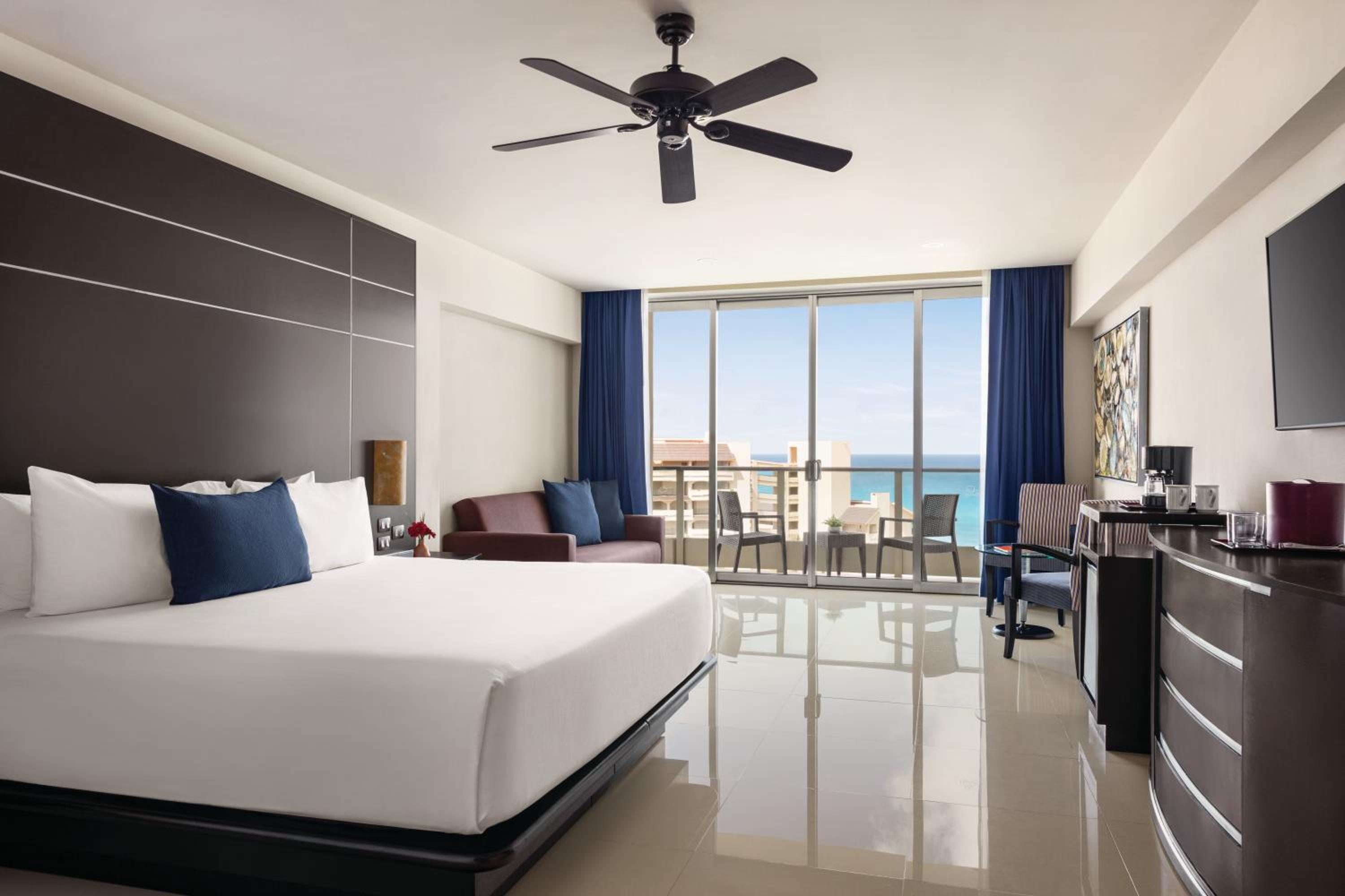 Luxury Suite One King Bed photo 1