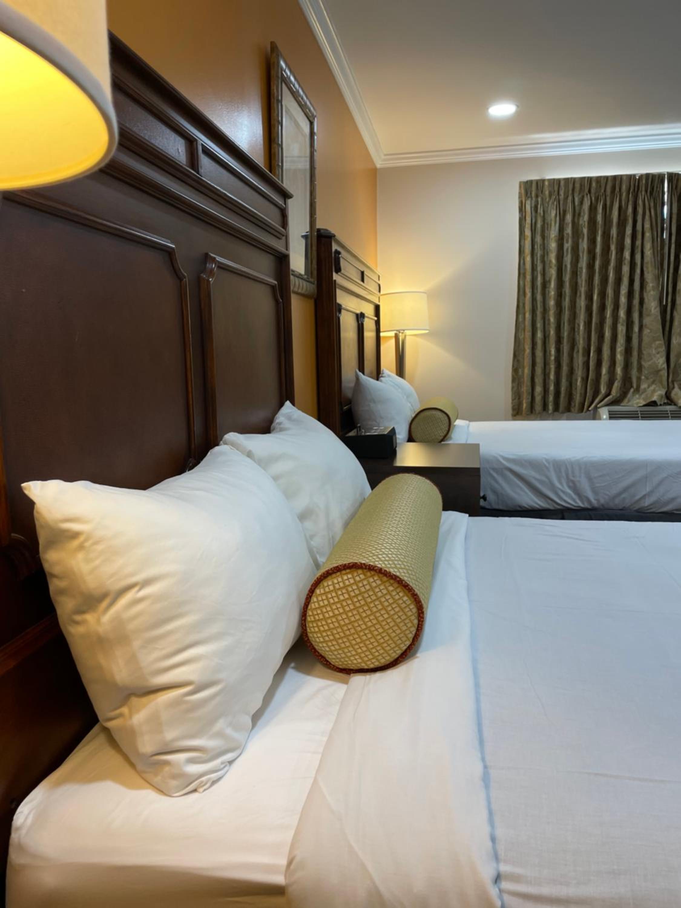 Studio Suite with Two Queen Beds - Non-Smoking - Photo 2