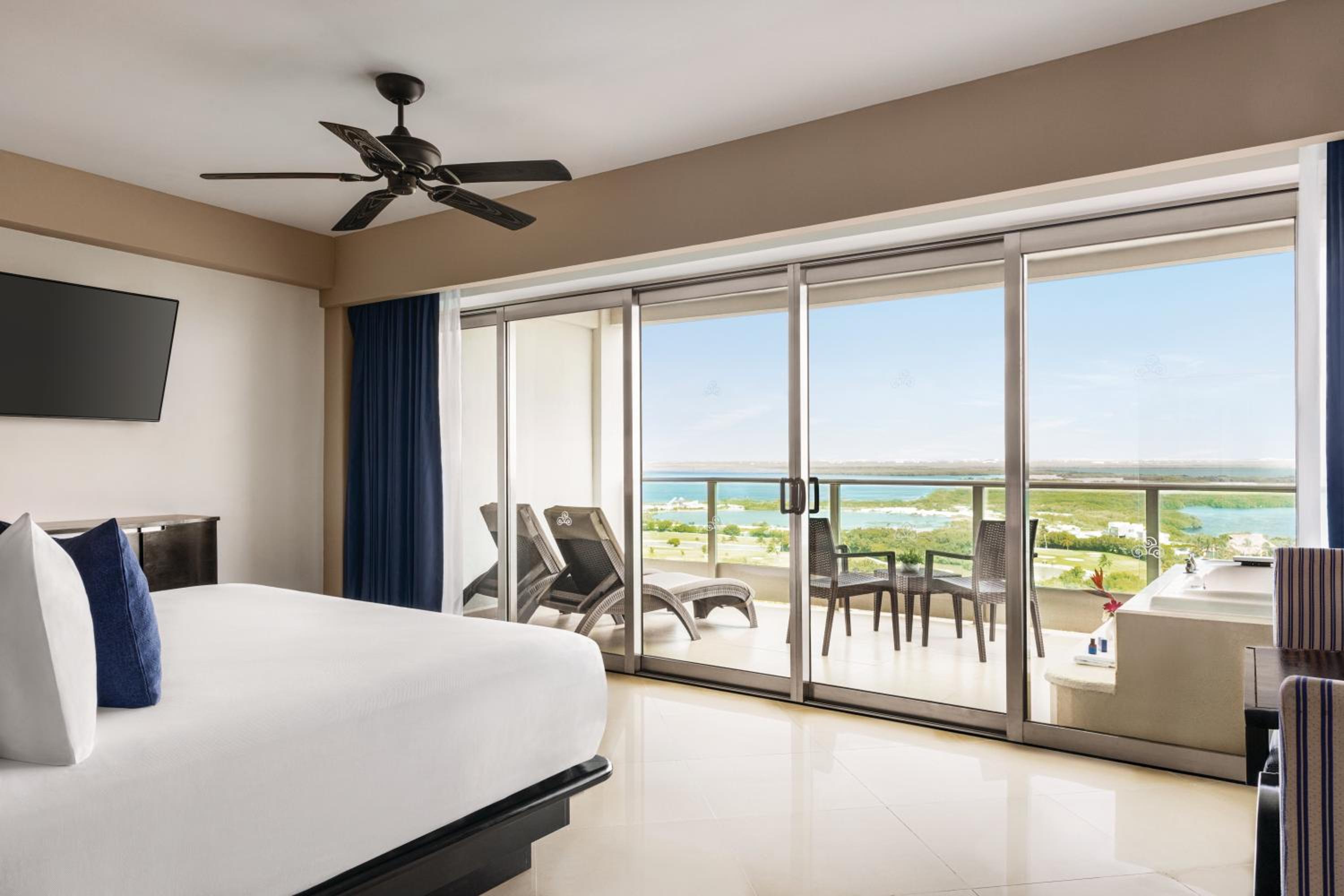 Sunset Suite One King Bed photo 1