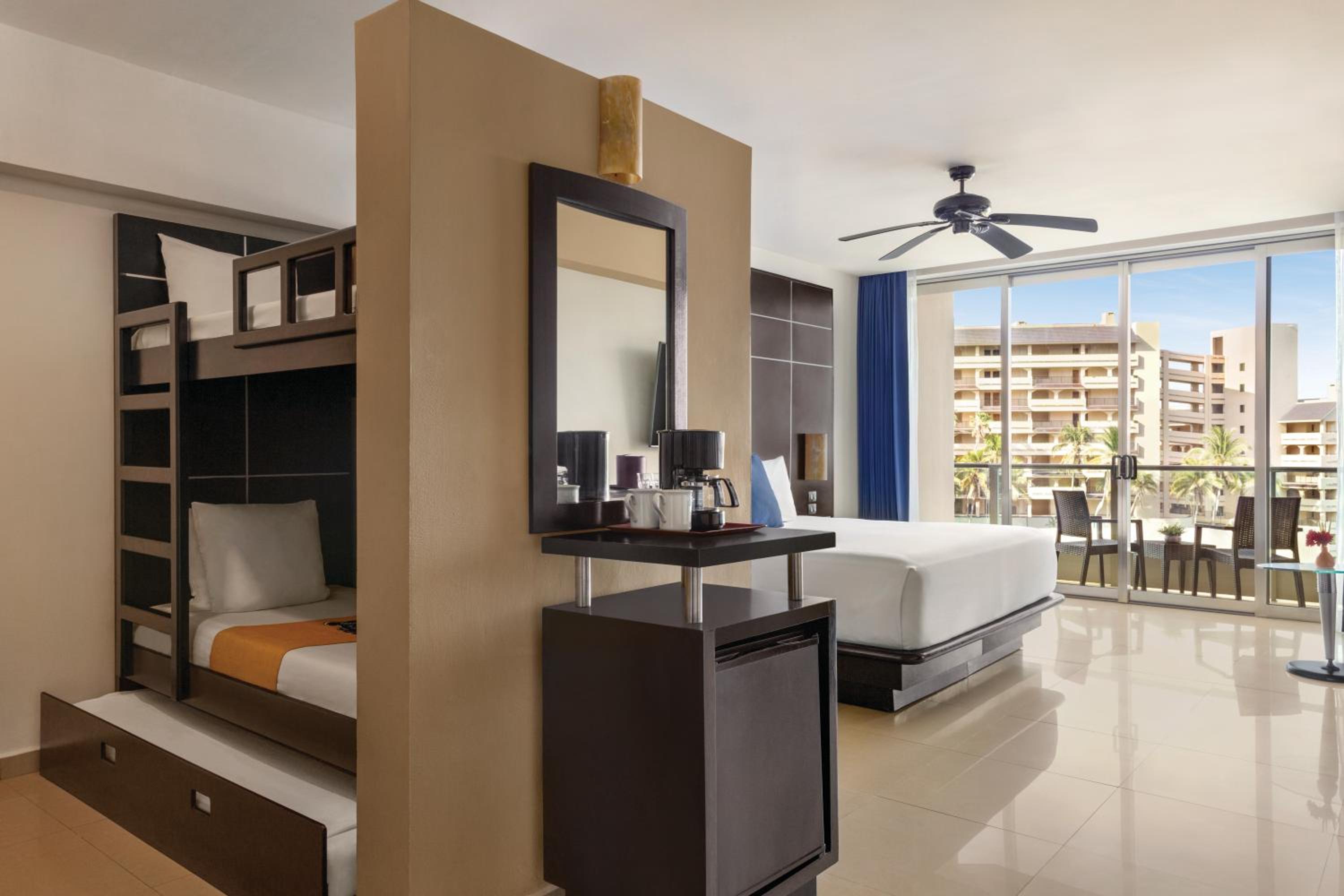 Family Suite One King Bed photo 1
