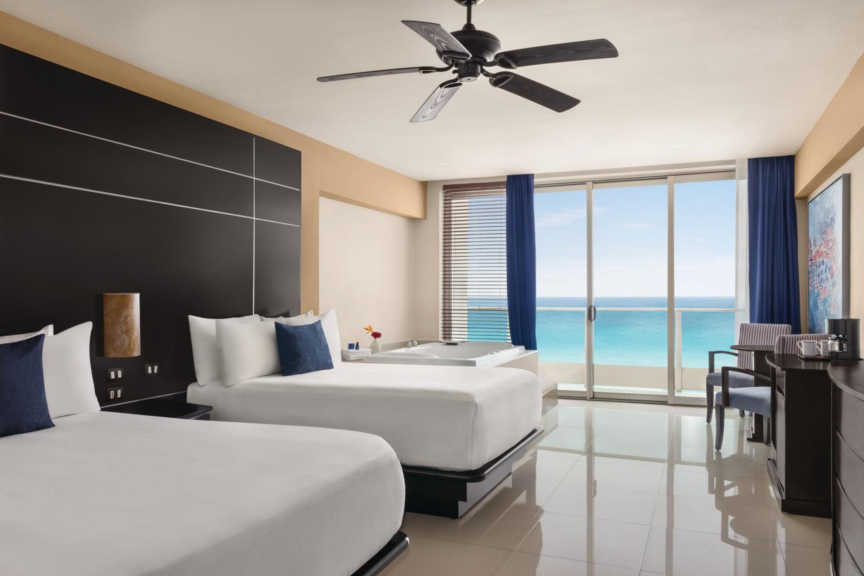 Grand Luxe Suite with Jacuzzi Two Double Beds photo 1