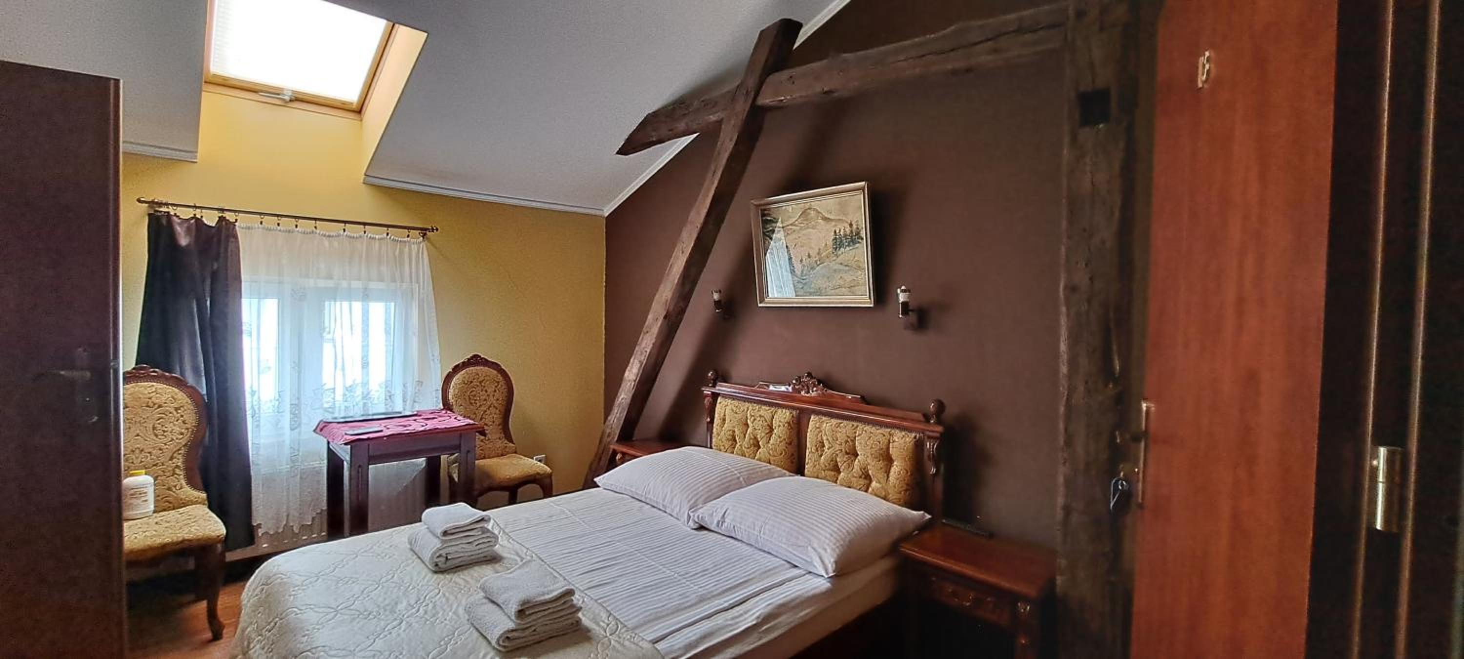 Small Double Room - Photo 4