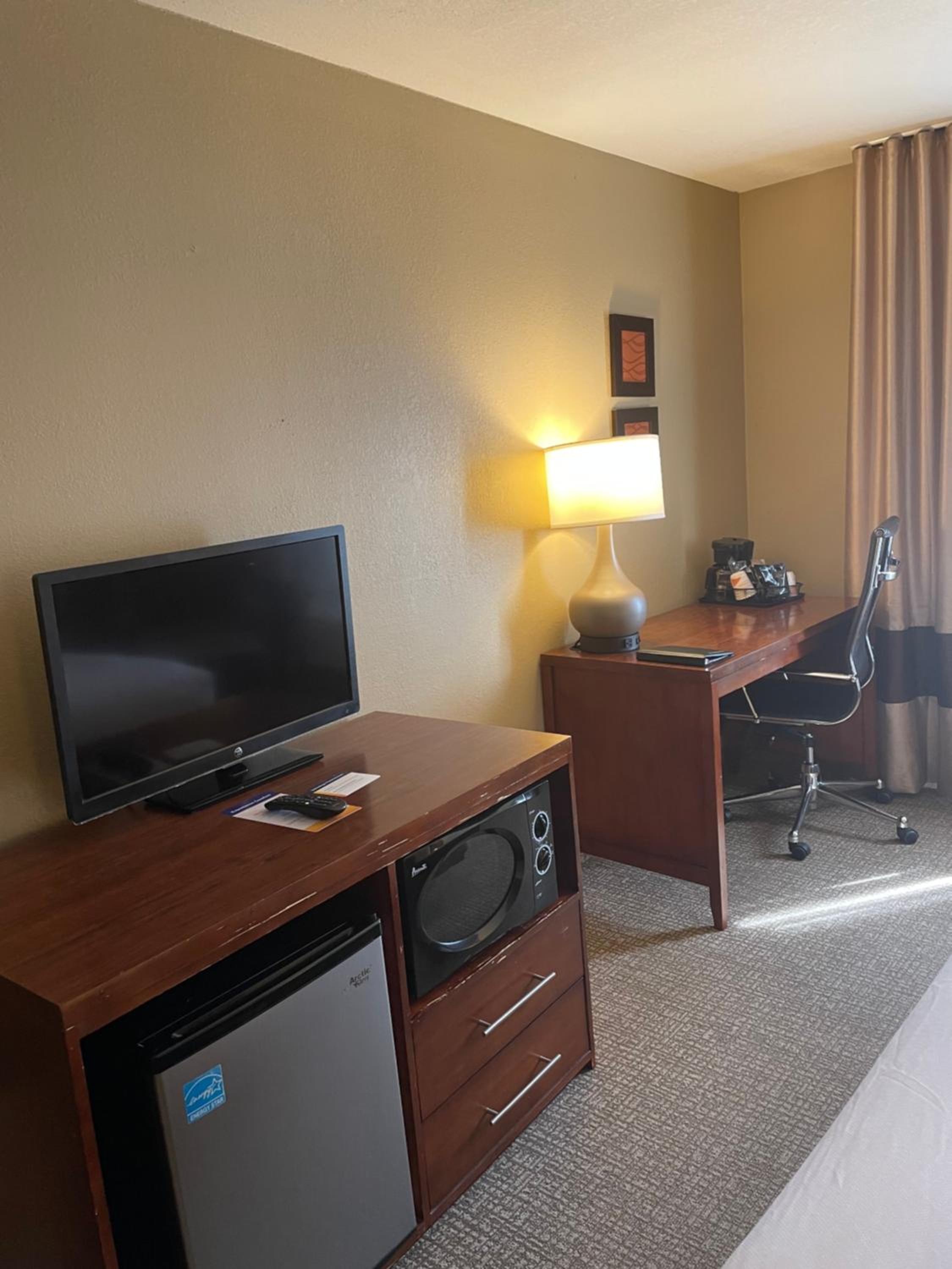 King Room - Non-Smoking - Photo 4