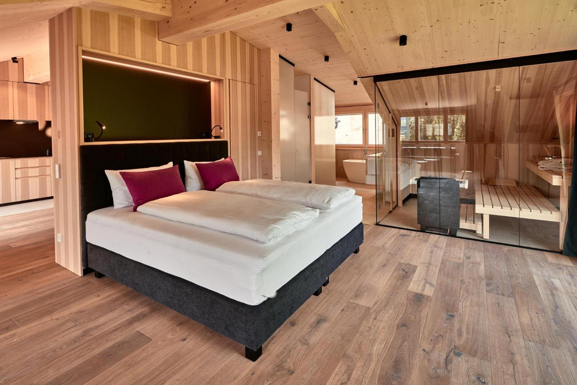 Penthouse with private sauna photo 3