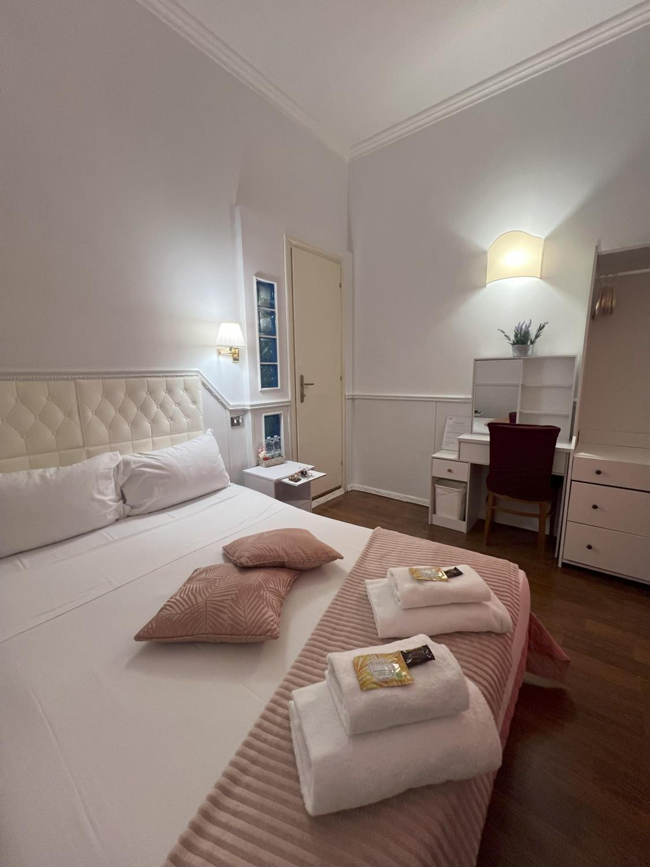 Small Double Room photo 2
