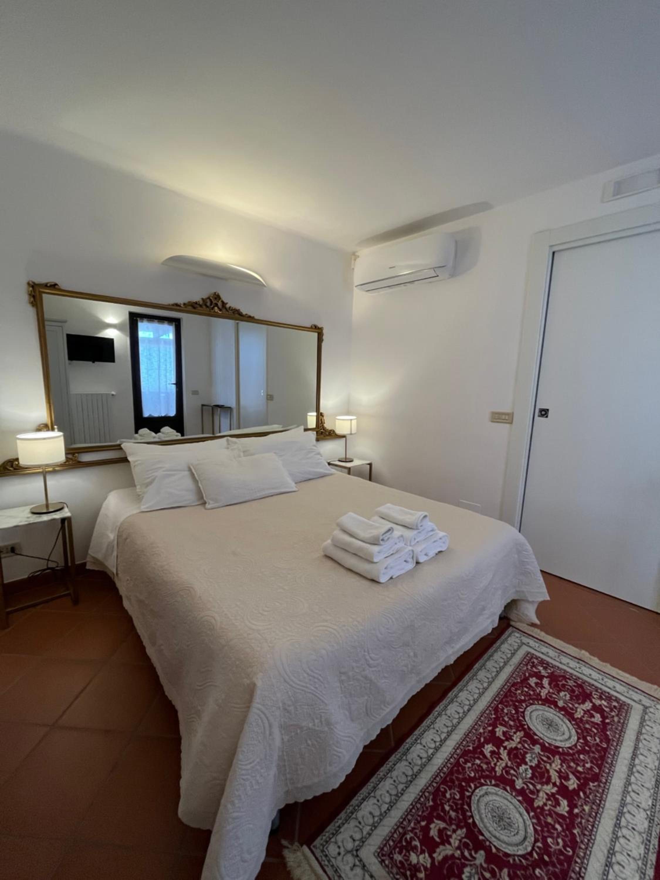 Queen Room with Spa Bath