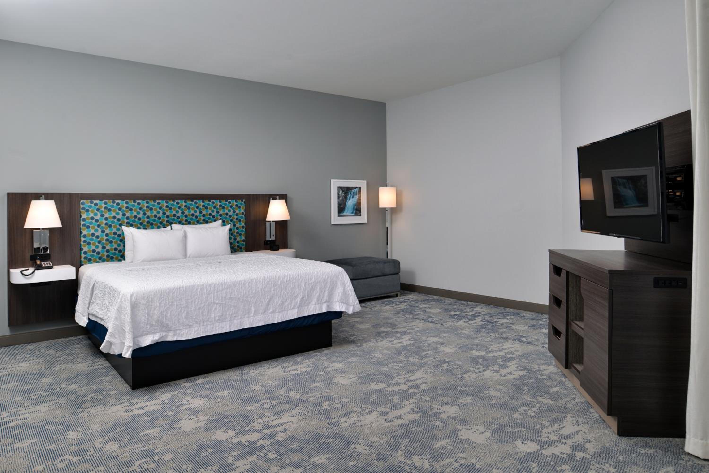 King Room with Sofa Bed - Hearing Access/Non-Smoking - Photo 5