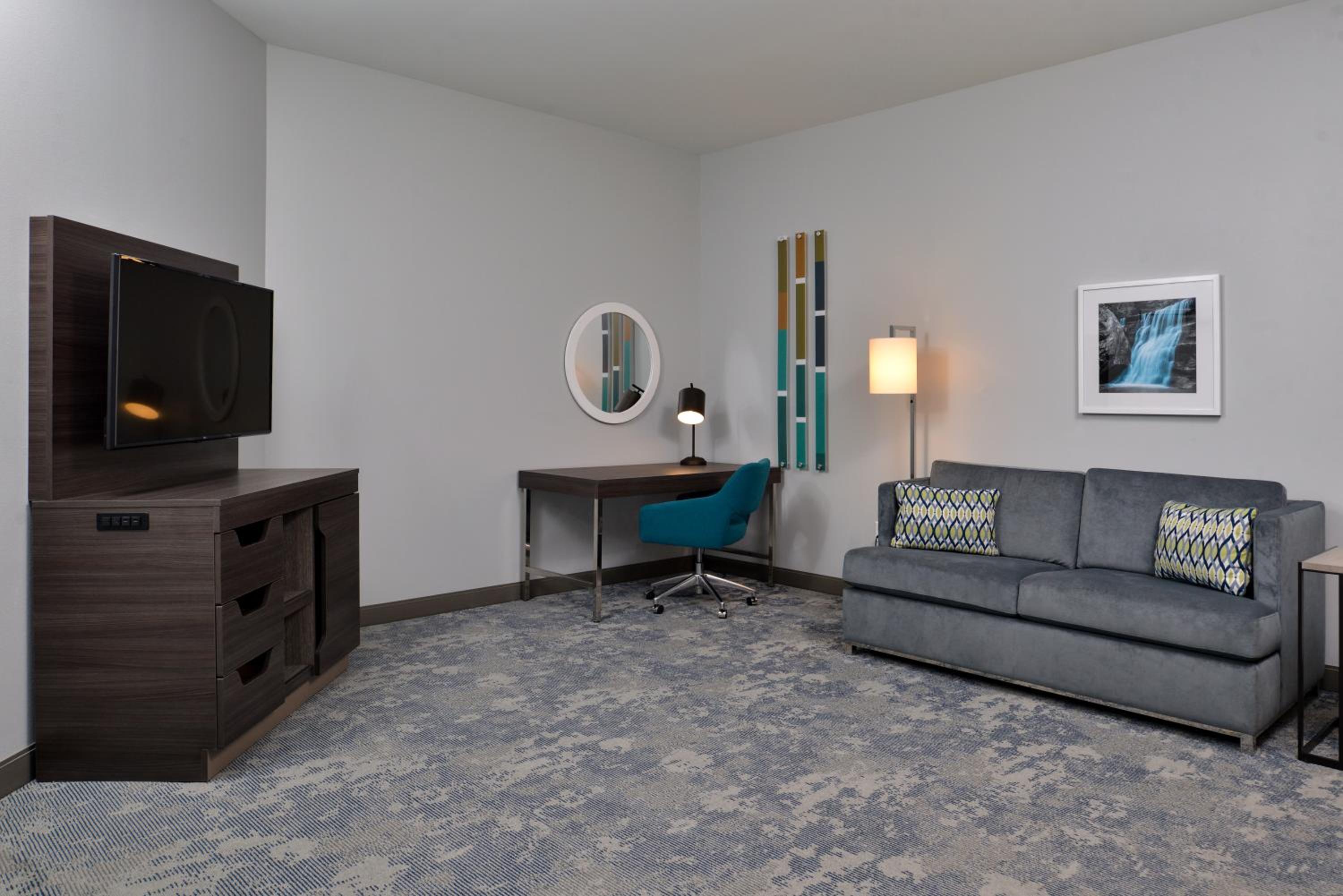 King Room with Sofa Bed - Hearing Access/Non-Smoking - Photo 1