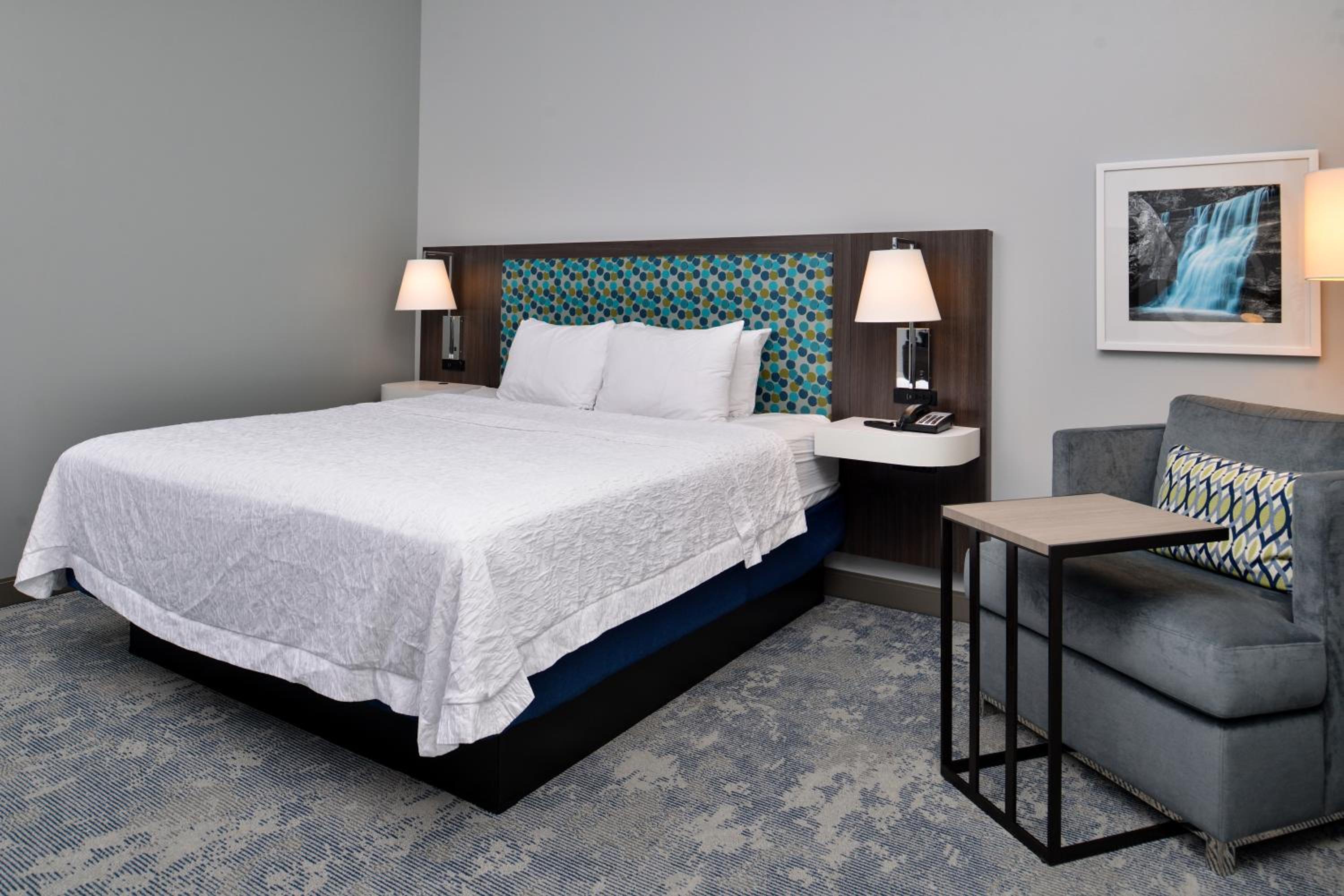 King Room with Sofa Bed - Hearing Access/Non-Smoking - Photo 6