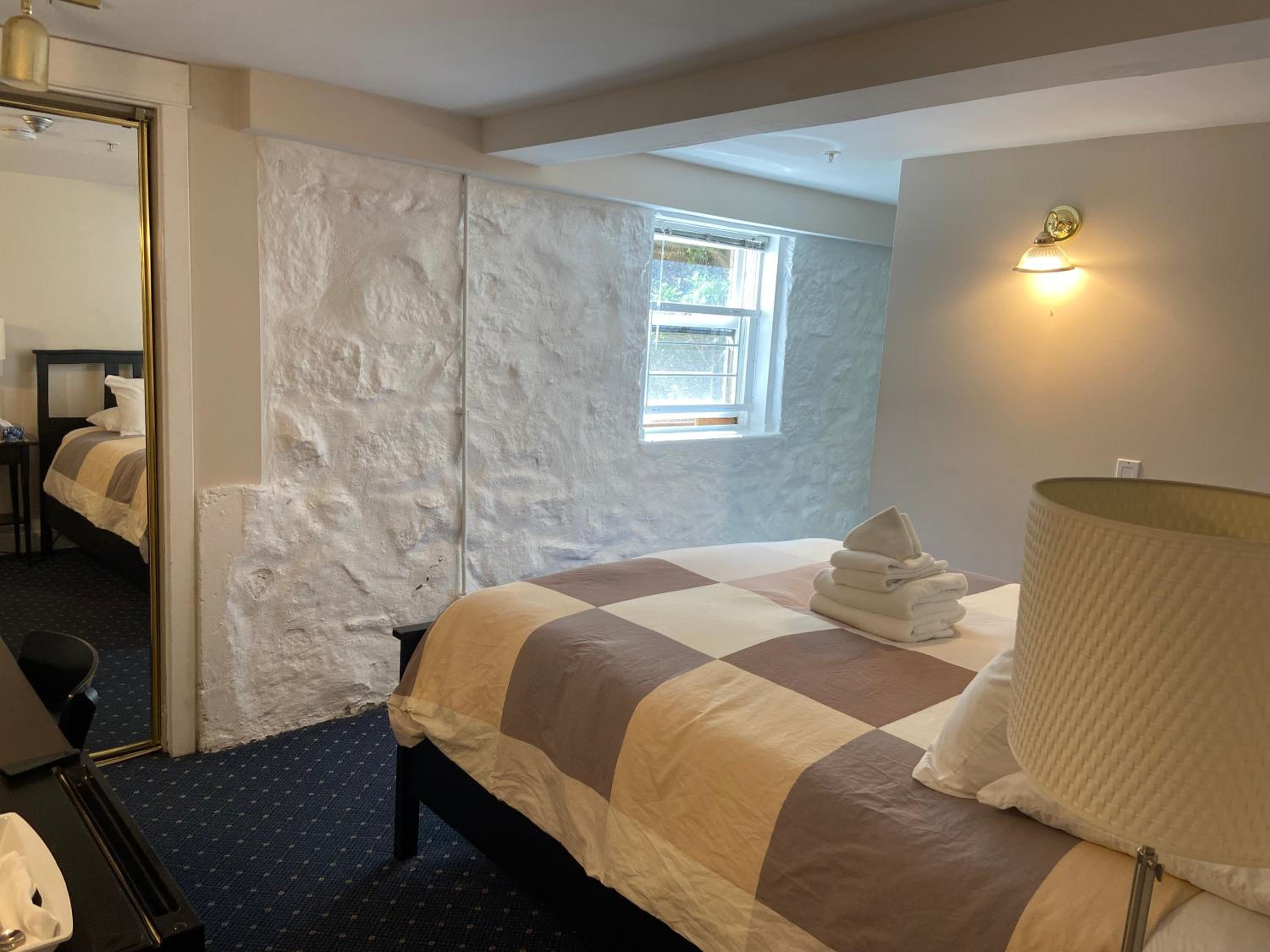 Double Room (Lower Level)