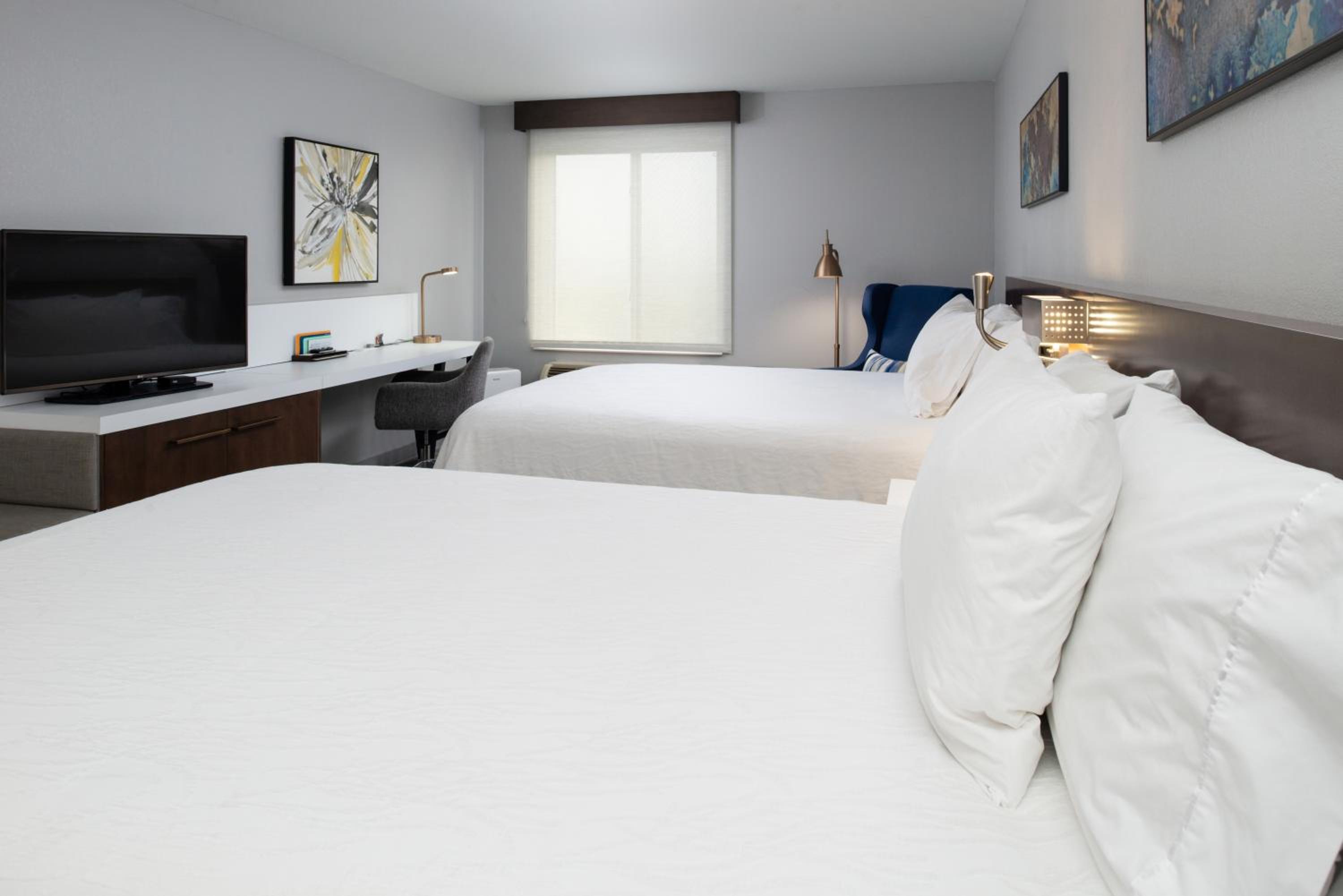Queen Room with Two Queen Beds - Photo 6