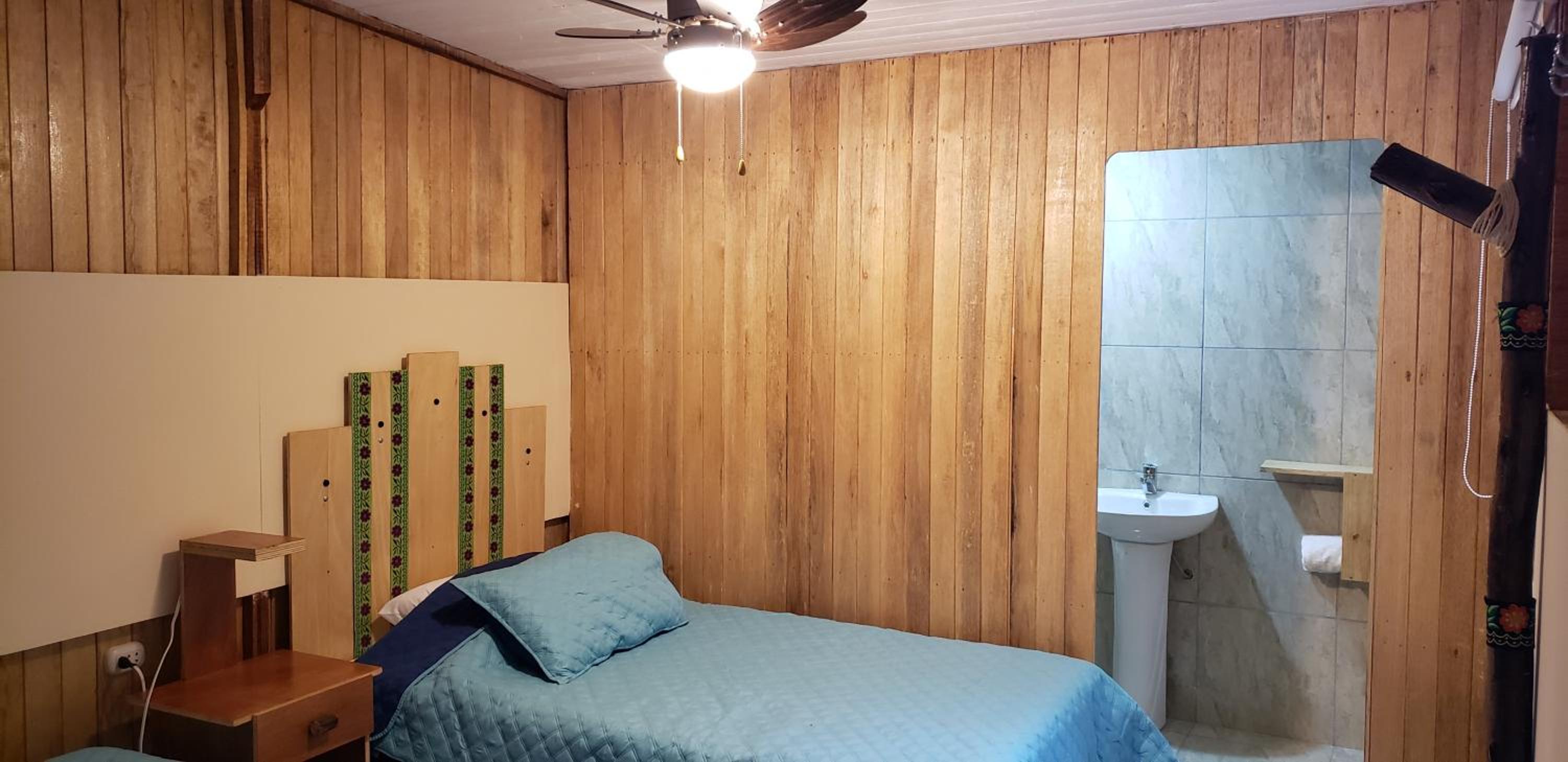Twin Room with Private Bathroom photo 3