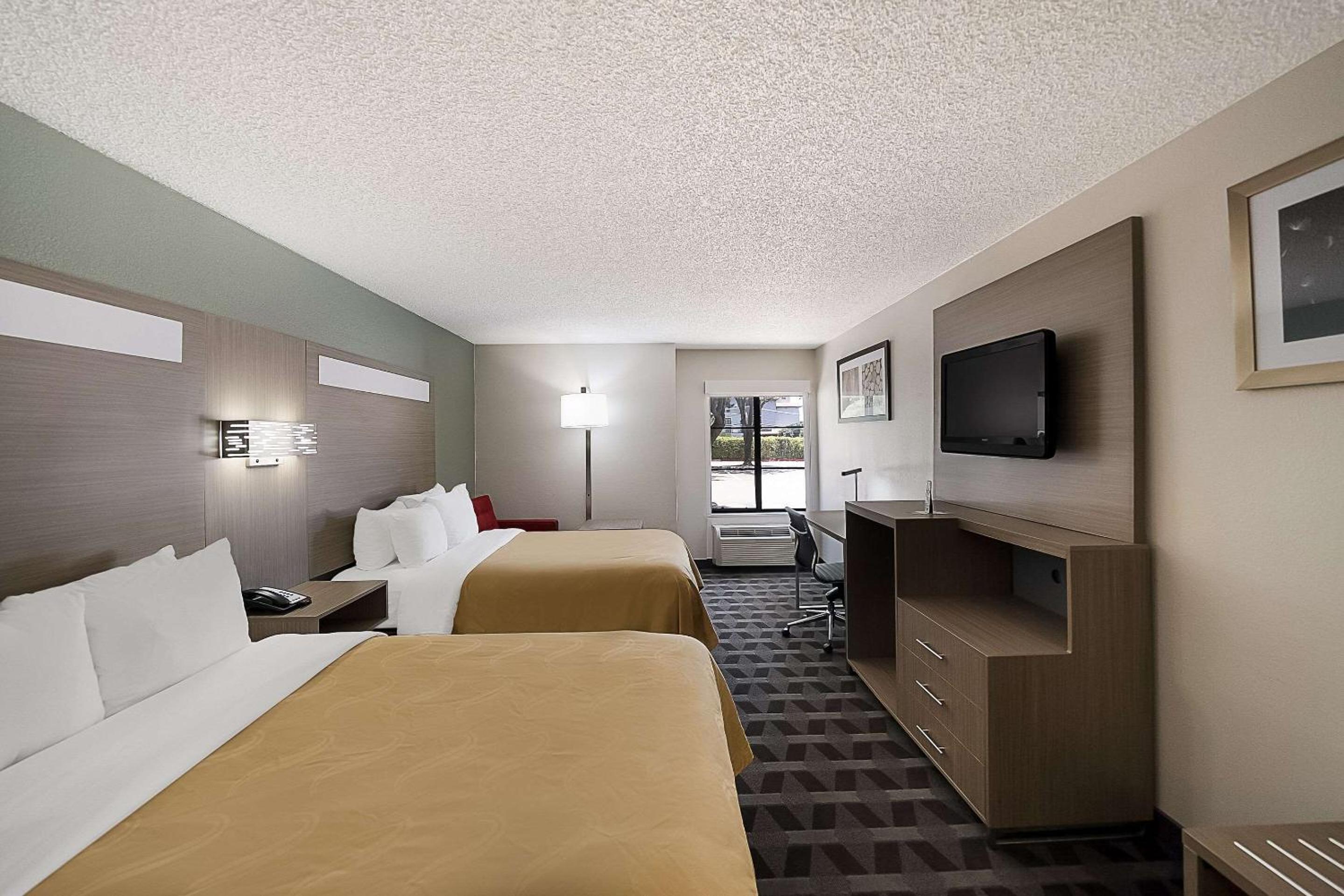 Double Room with Two Double Beds - Non-Smoking - Photo 2