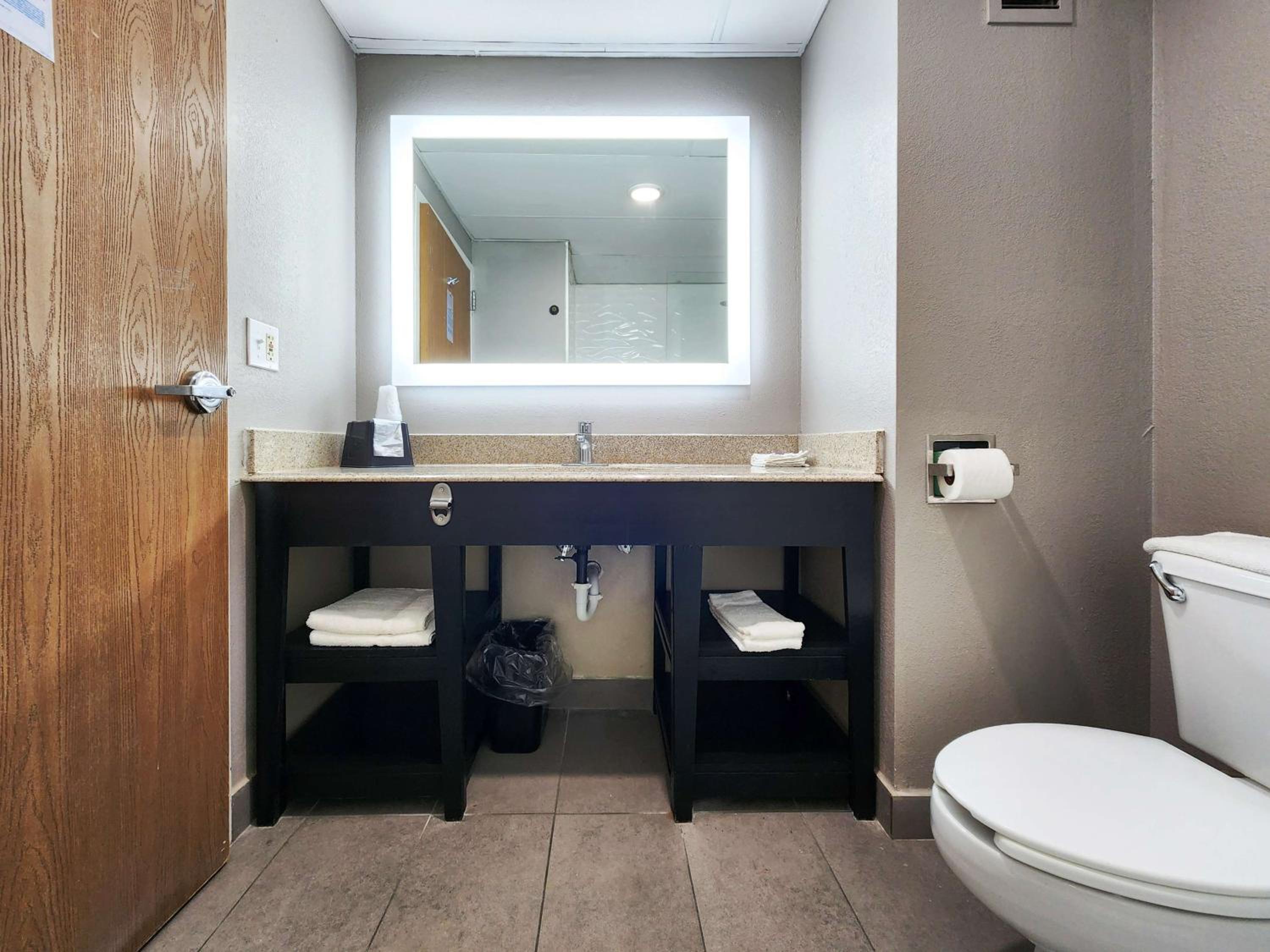 Deluxe Quadruple Room - Non-Smoking