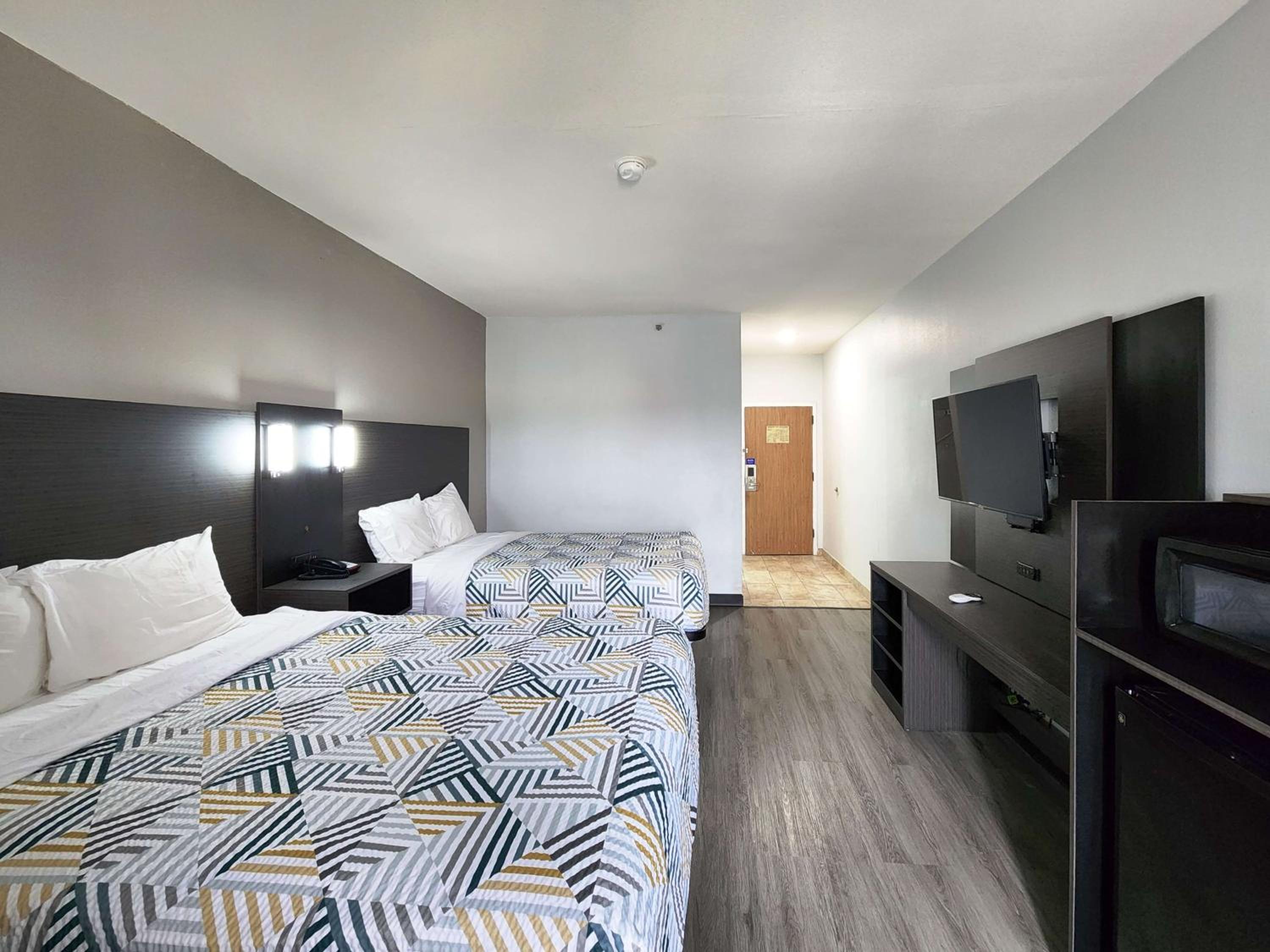 Quadruple Room - Disability Access - Non-Smoking photo 1