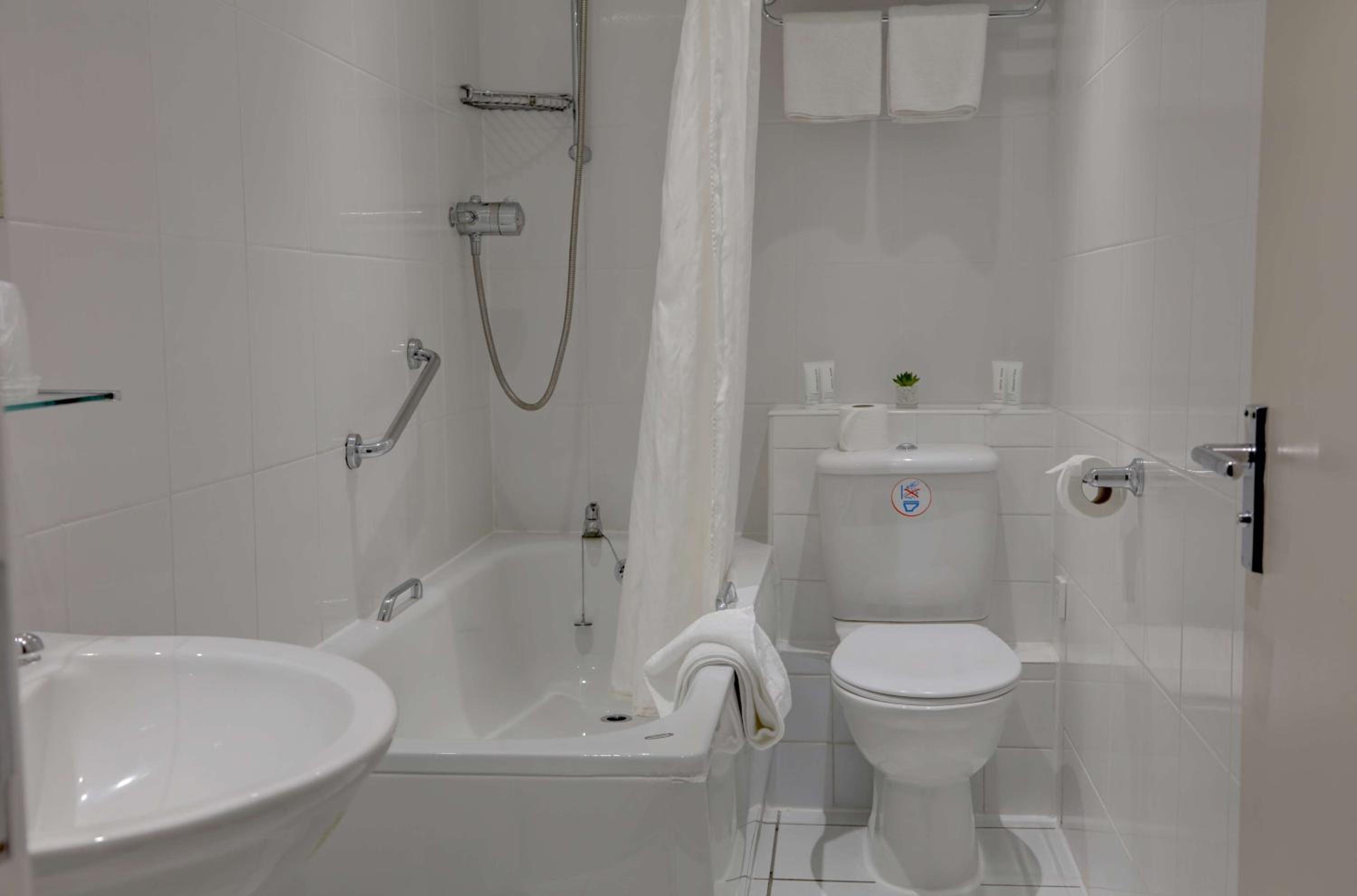 Standard Double Room - Non-Smoking - Photo 2