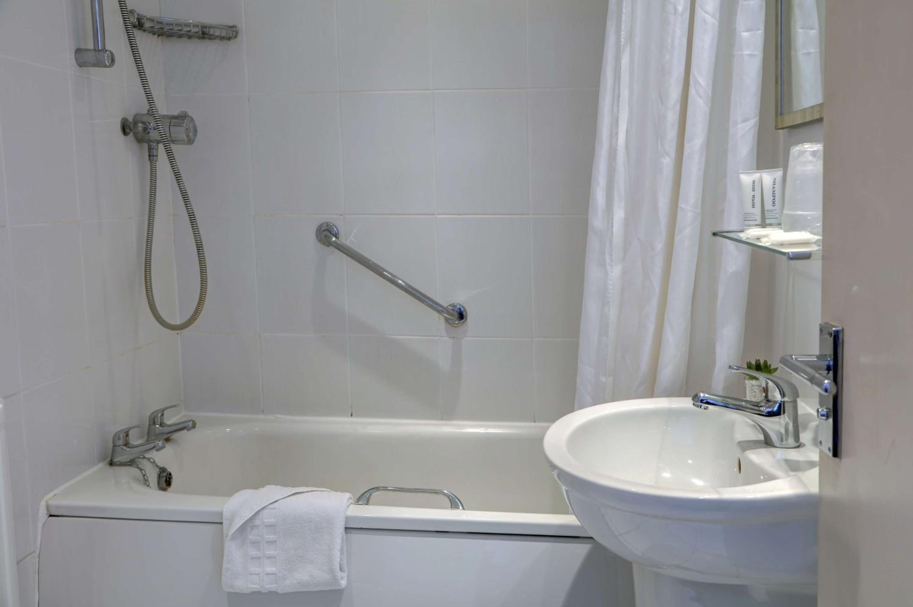 Standard Double Room - Non-Smoking - Photo 6