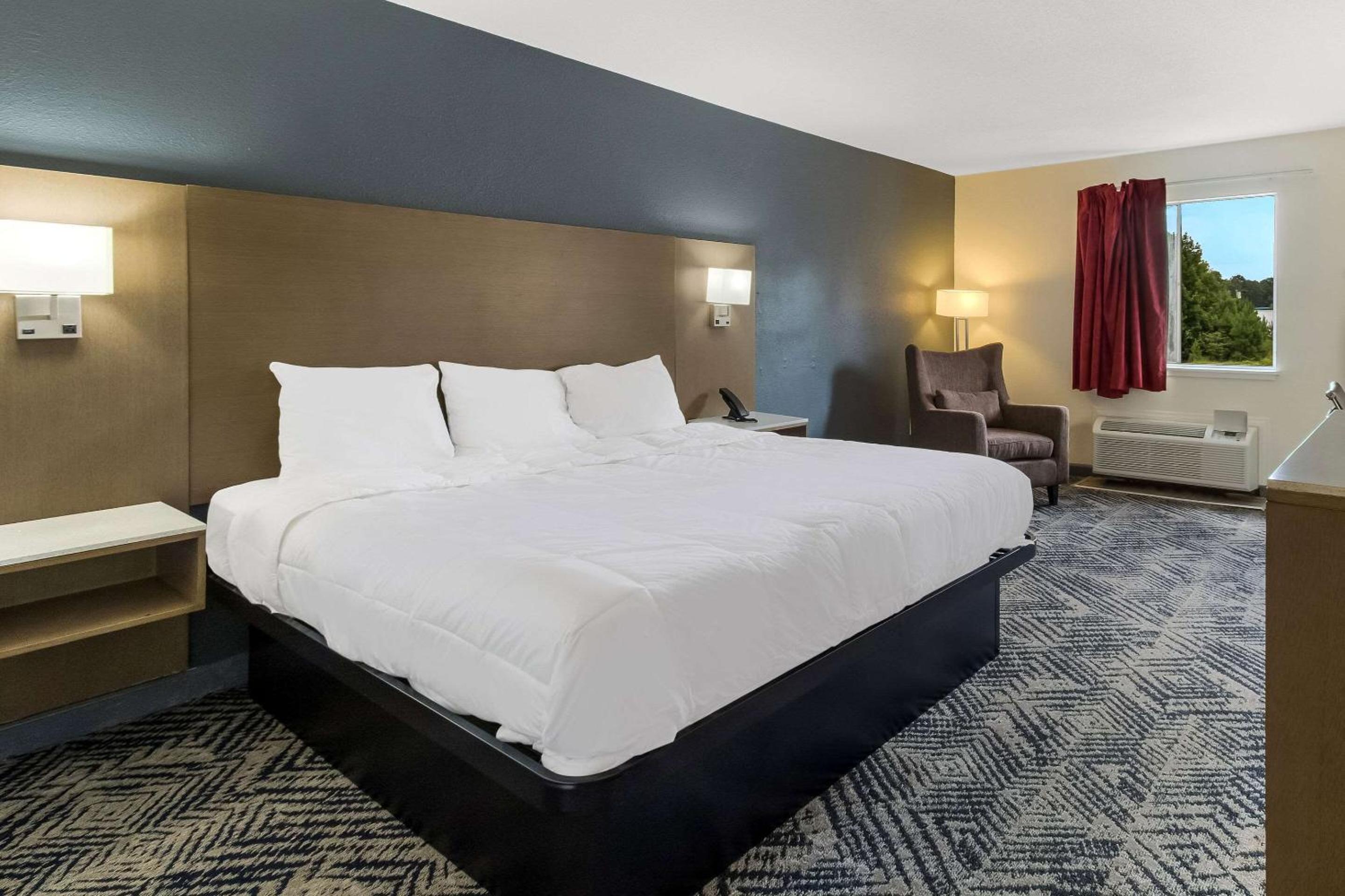 King Room - Non-Smoking - Photo 1