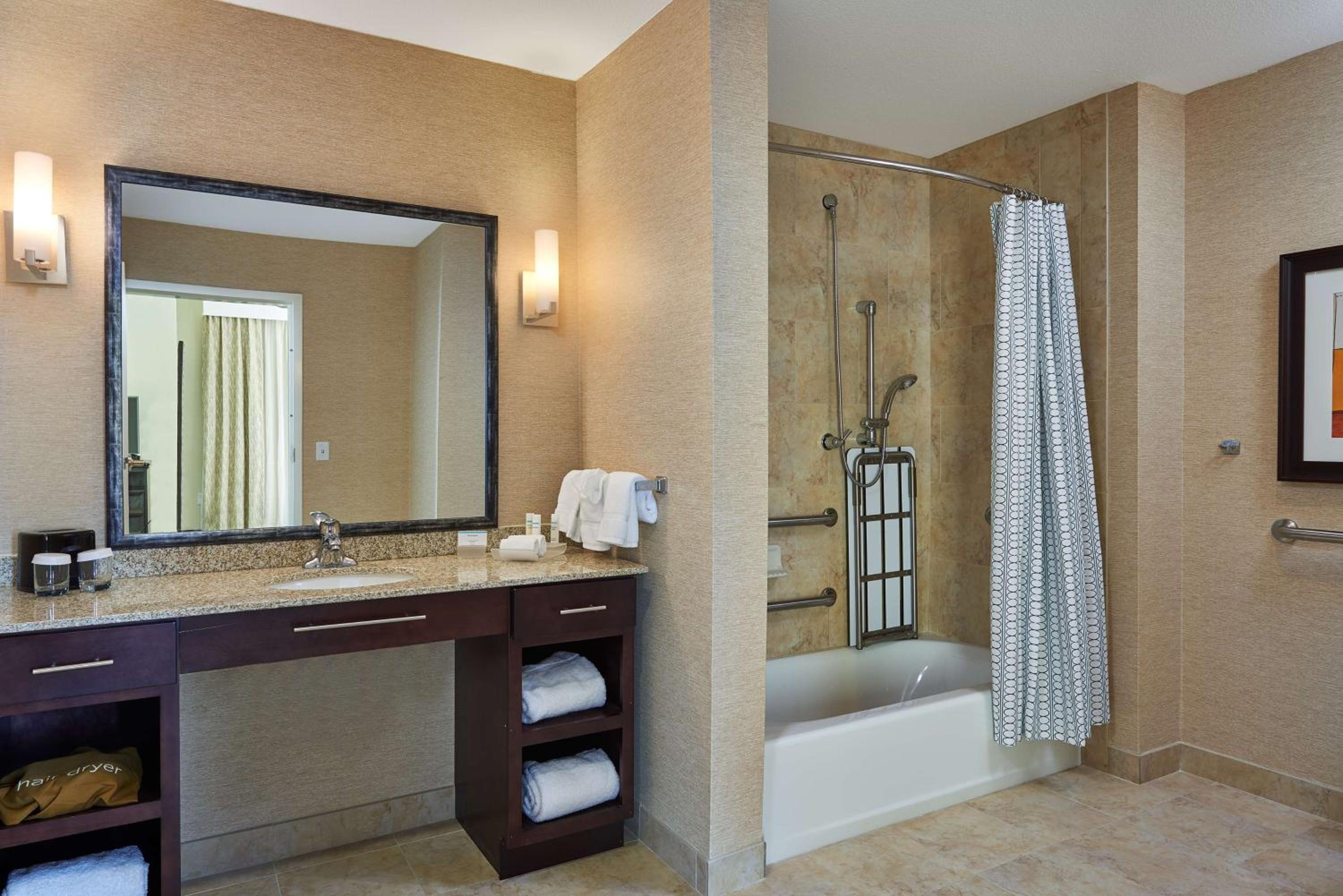King Studio Suite - Mobility Access/Non-Smoking