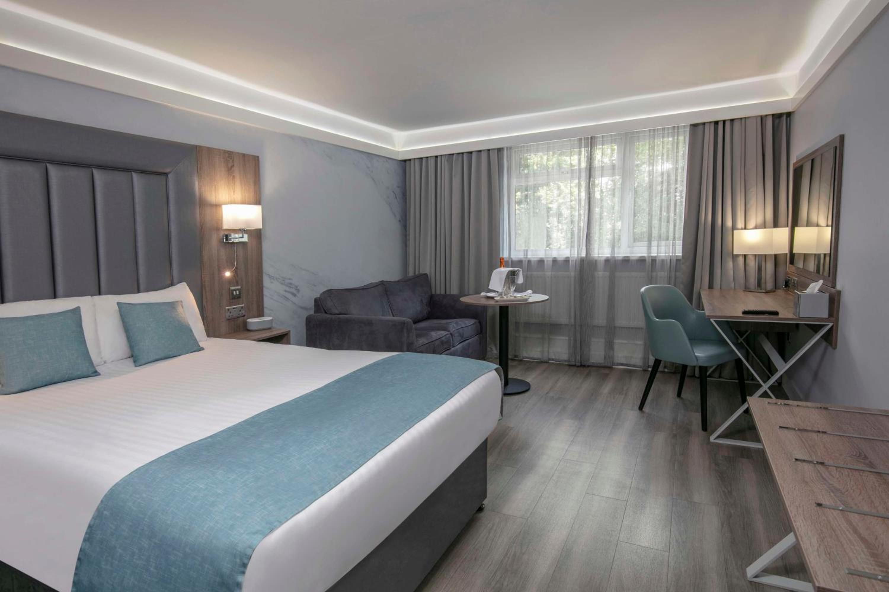 Deluxe Double Room with Sofa Bed - Photo 1