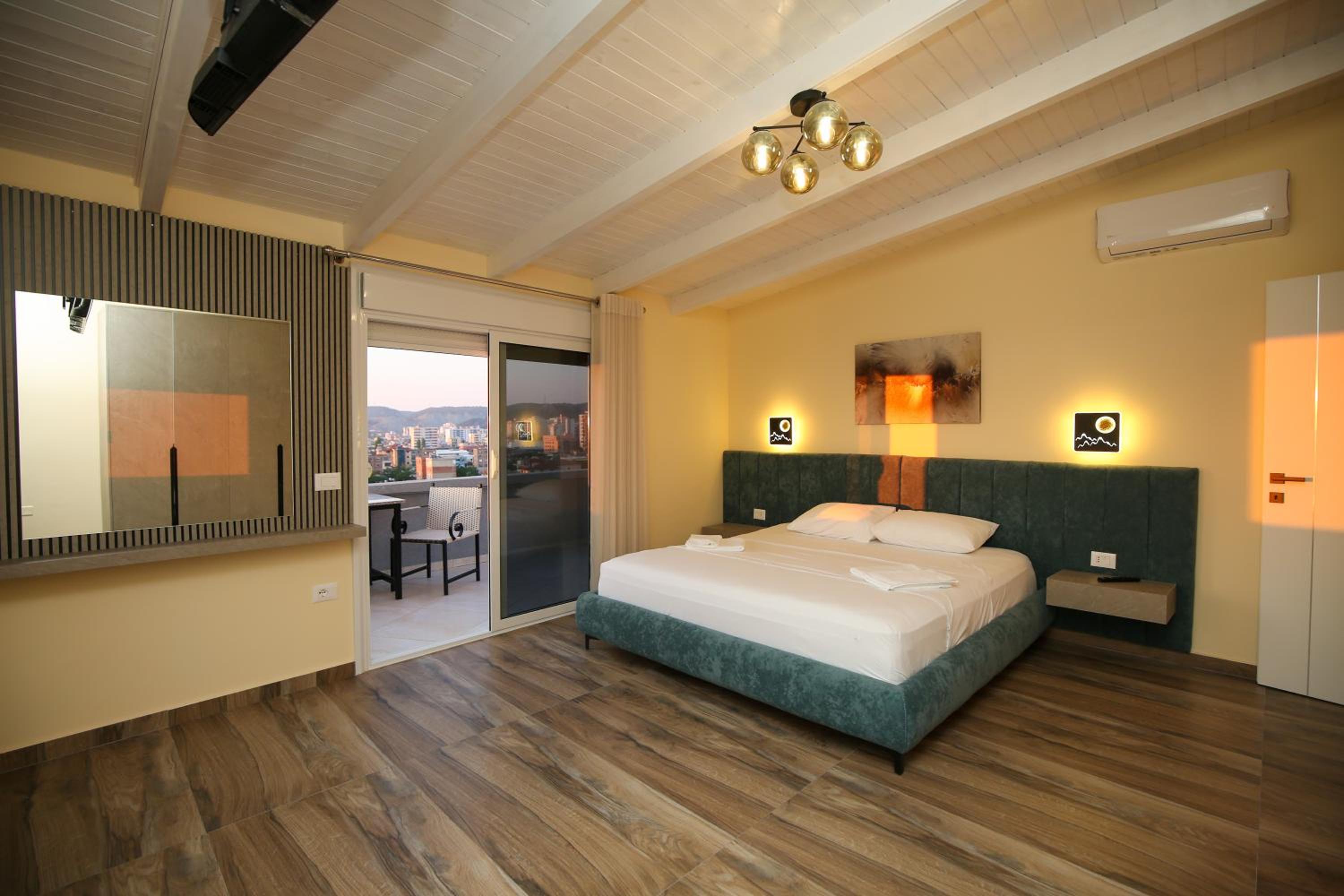Deluxe Apartment