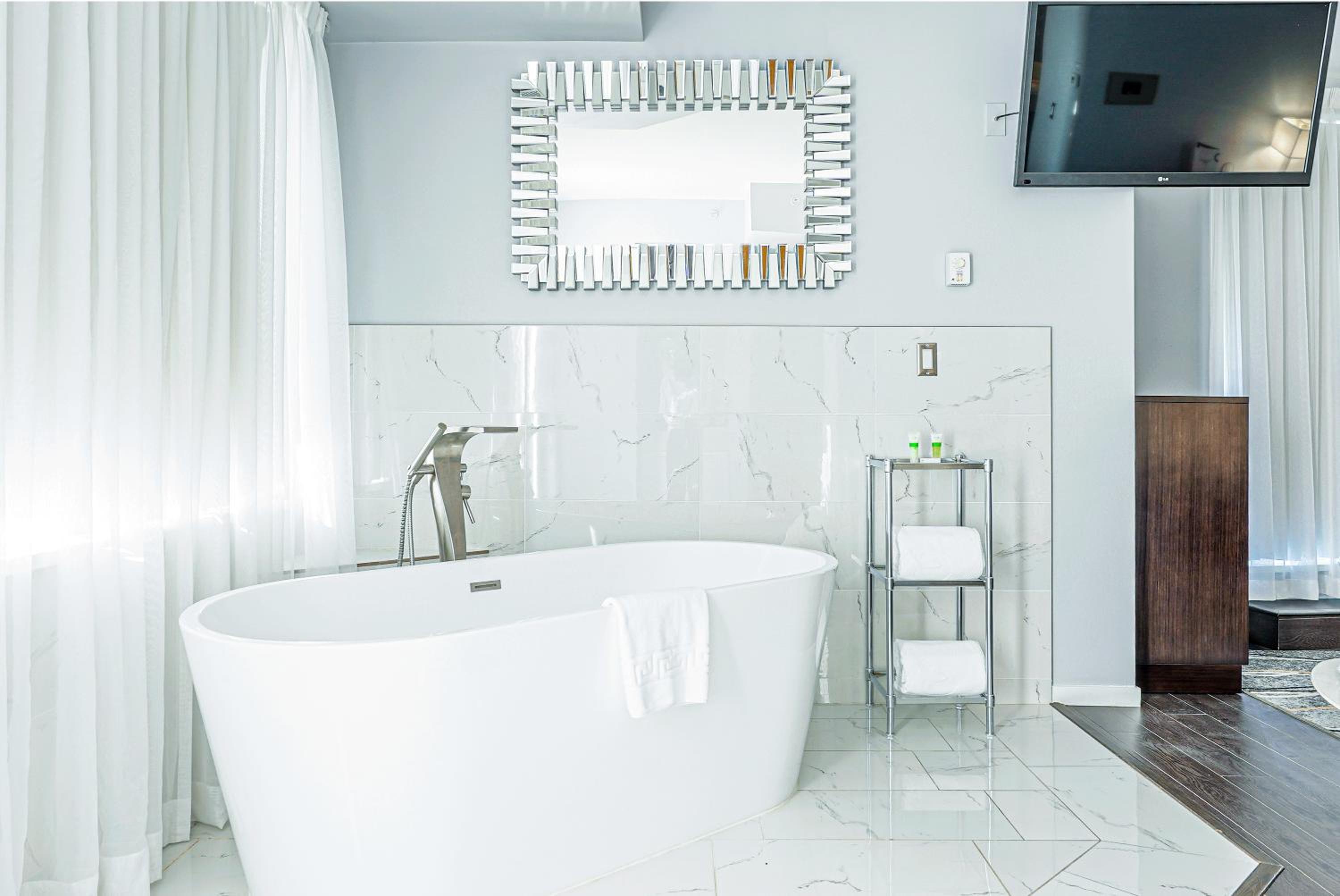 Empire Penthouse - Photo 5