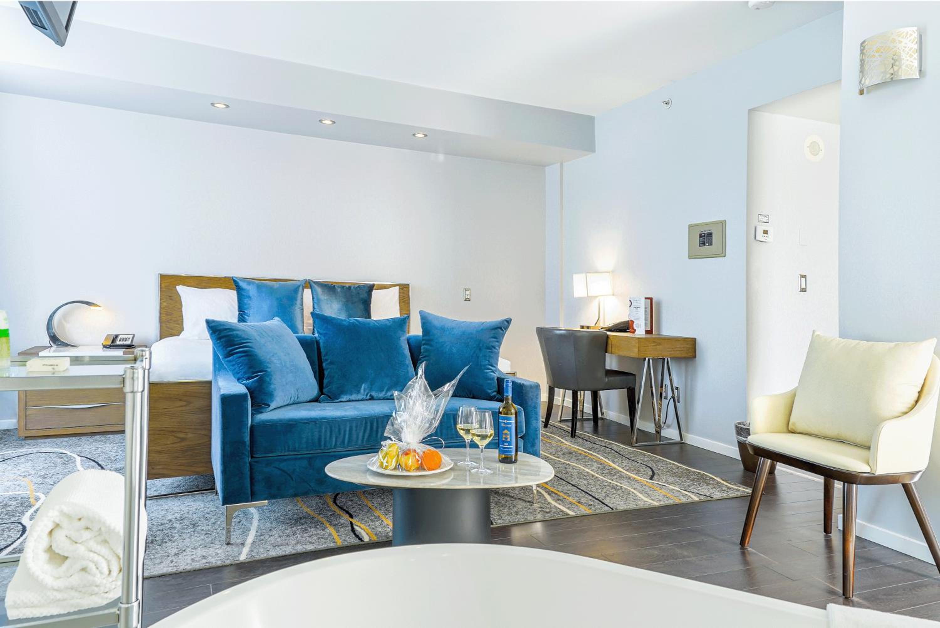 Empire Penthouse - Photo 1