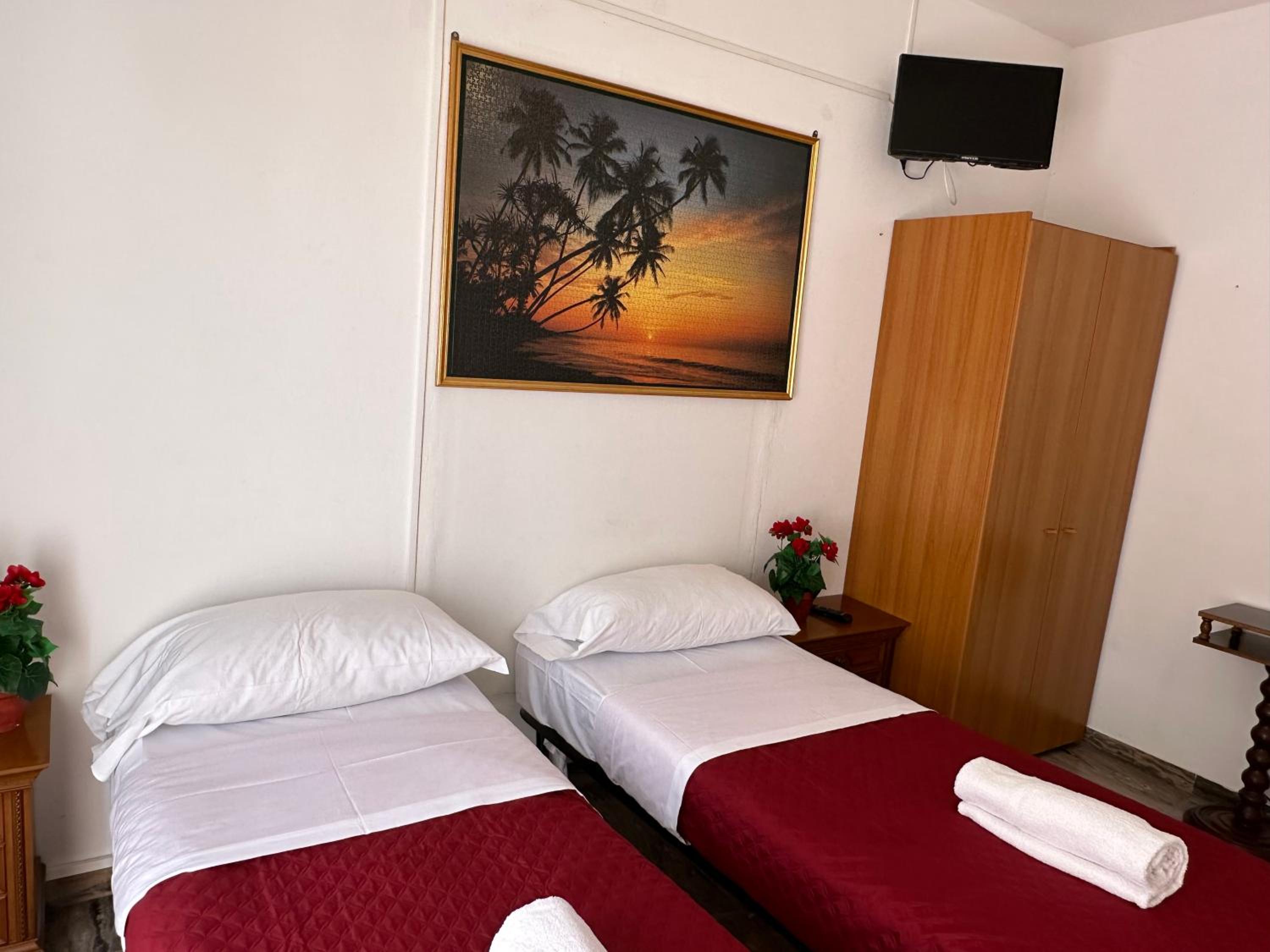 Double Or Twin Room With Shared Bathroom photo 2