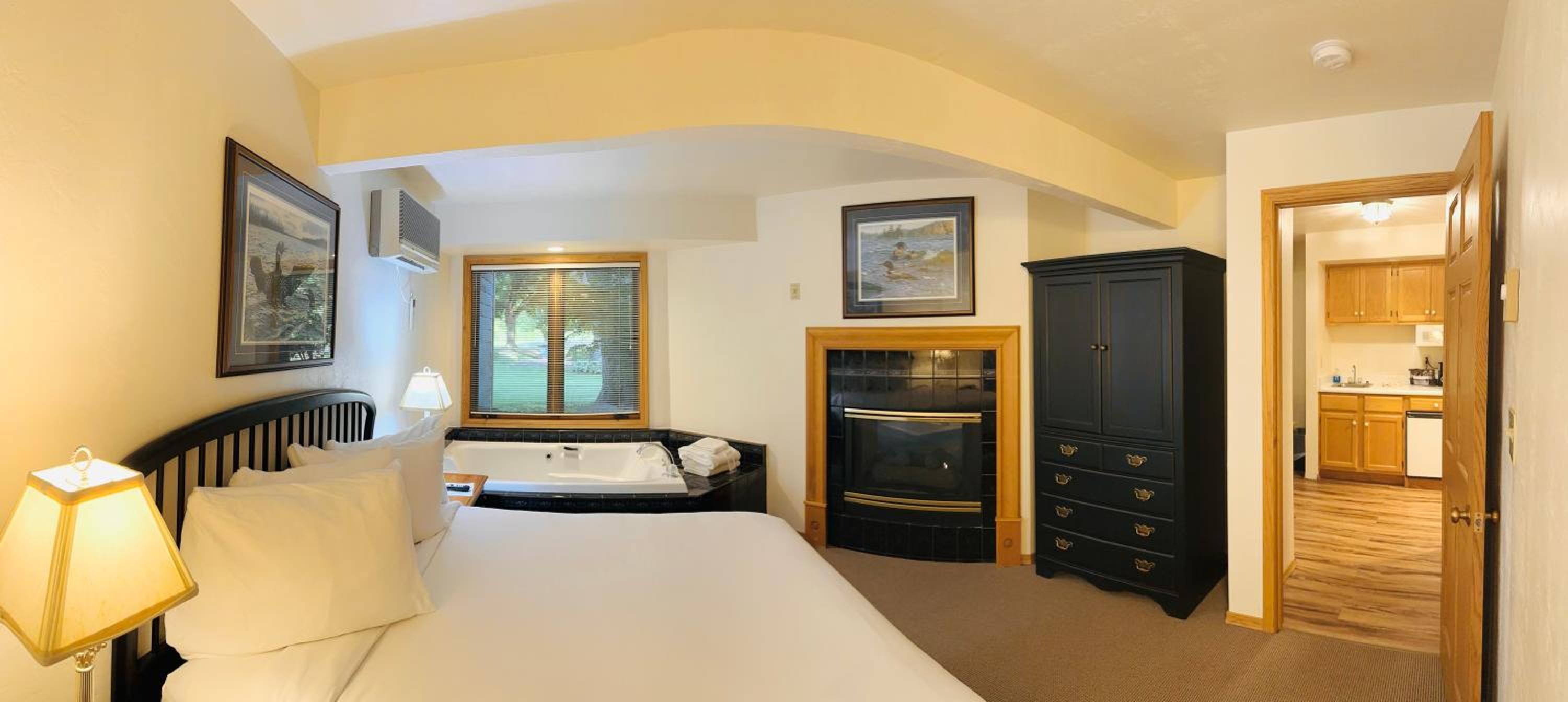 No Pet -- Captain Suite photo 2