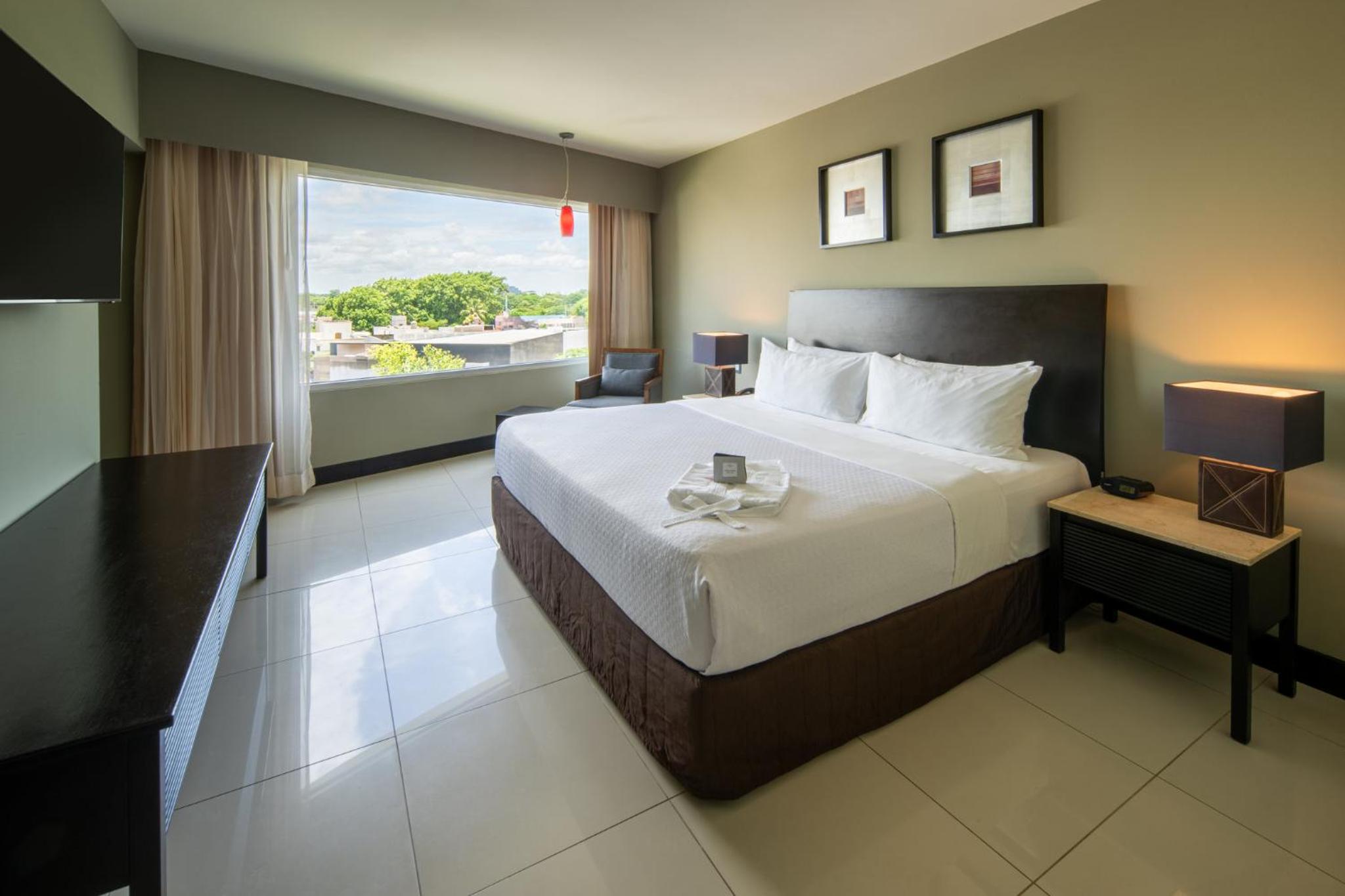 Standard King Room - Photo 2