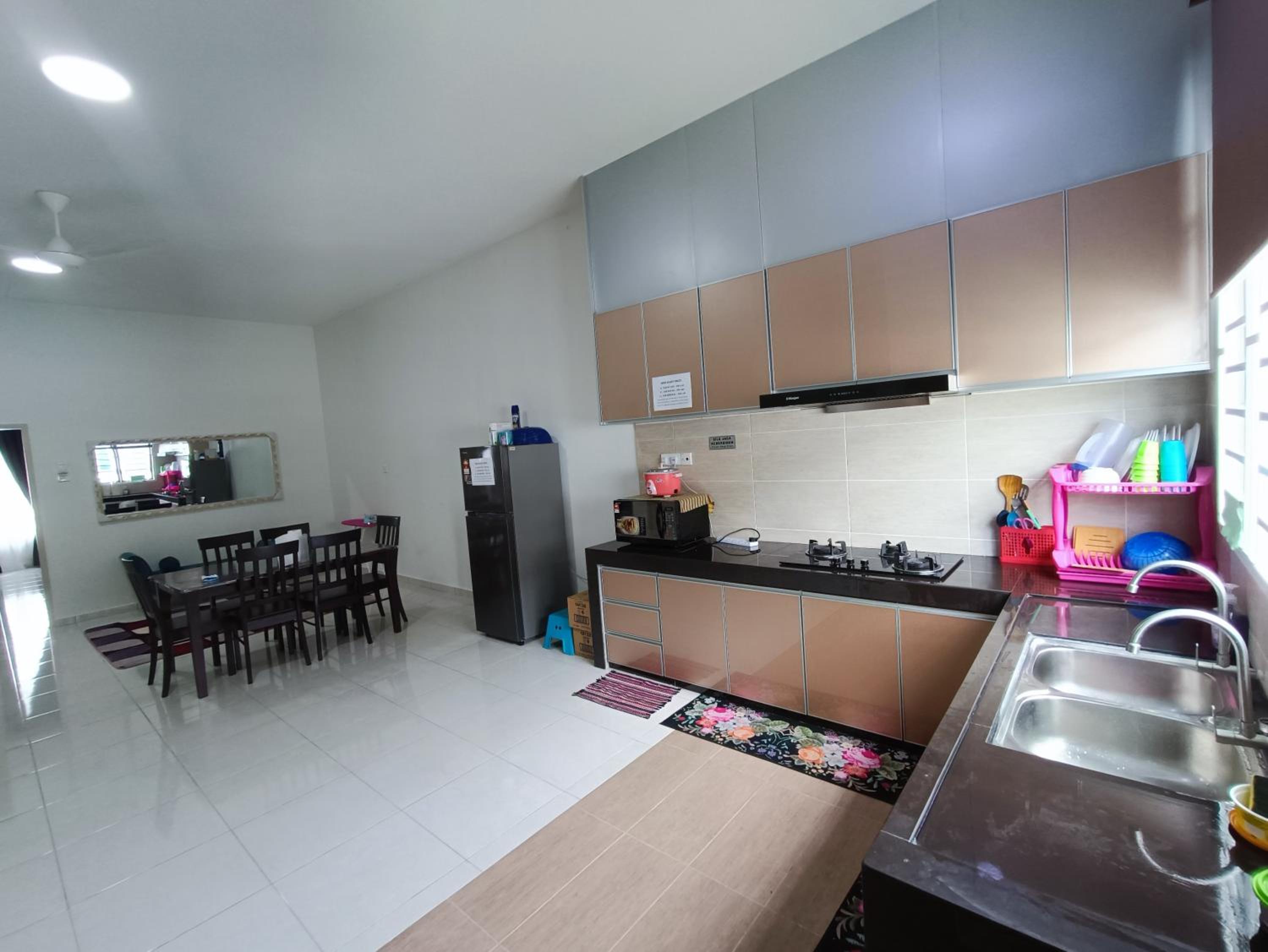 Four-Bedroom House photo 3