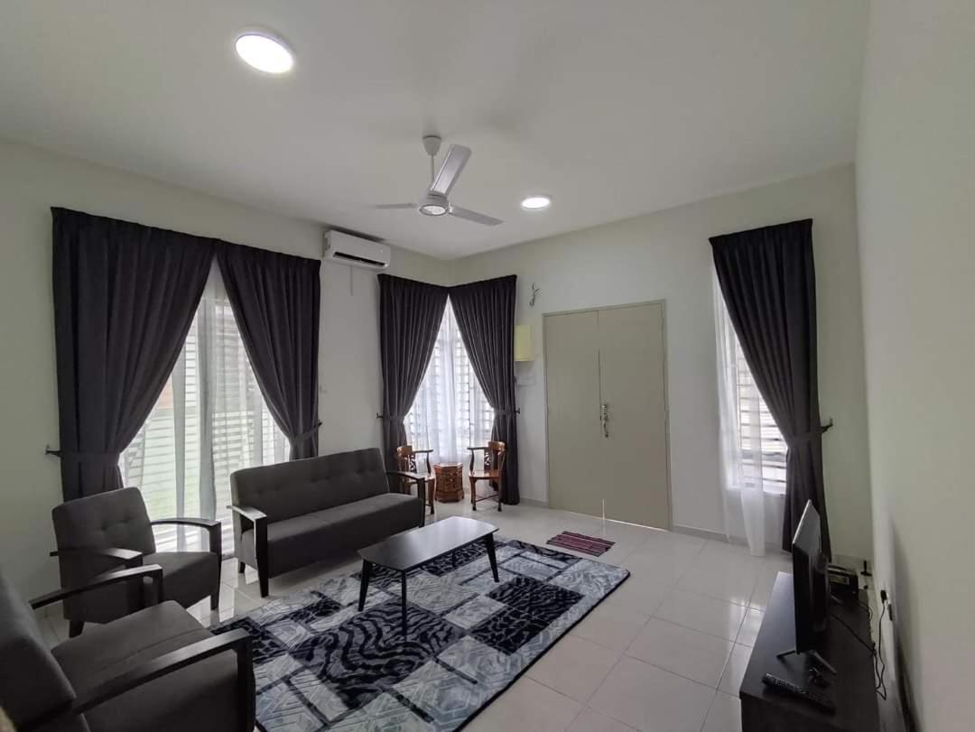 Four-Bedroom House photo 1