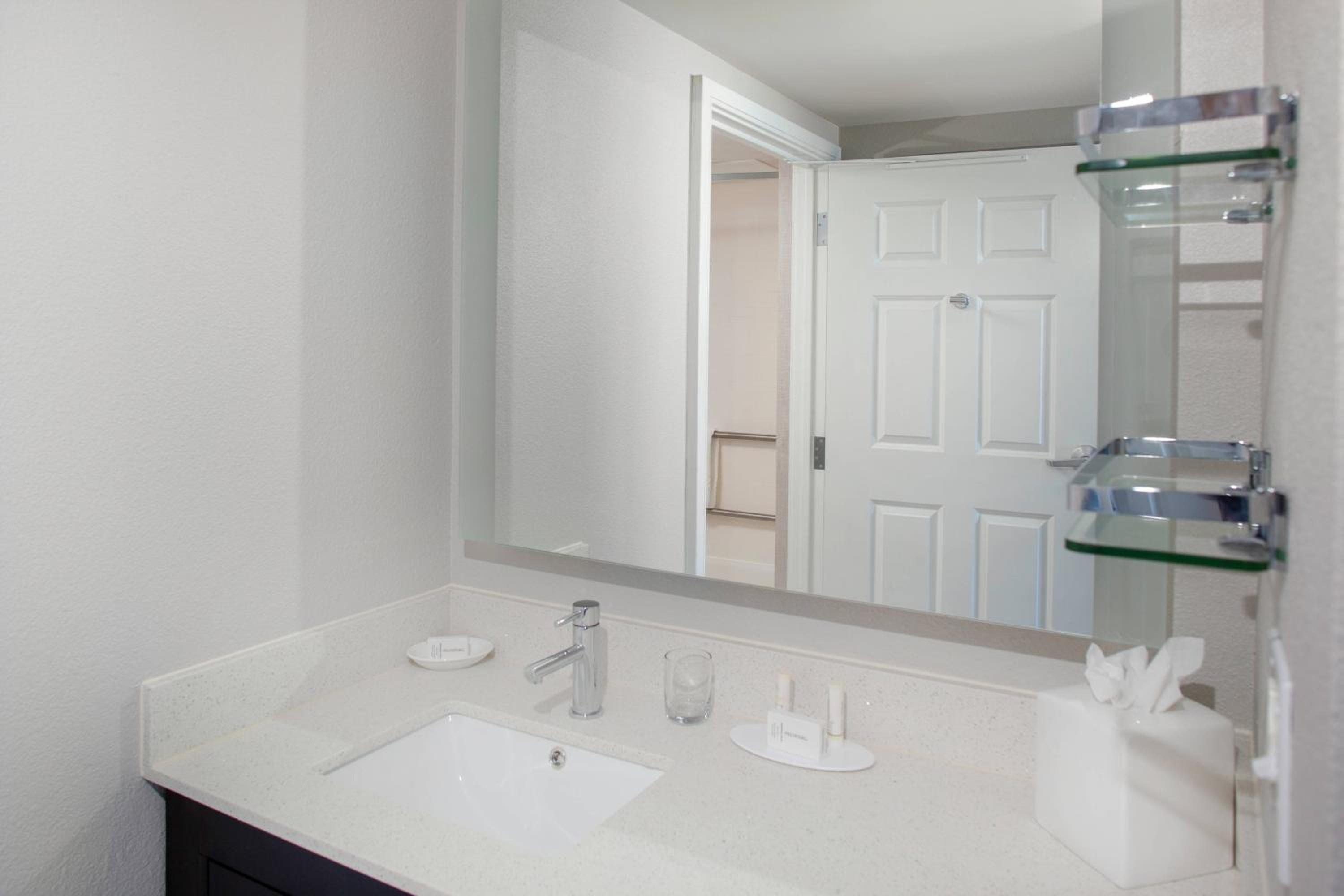 One-Bedroom King Suite - Photo 5