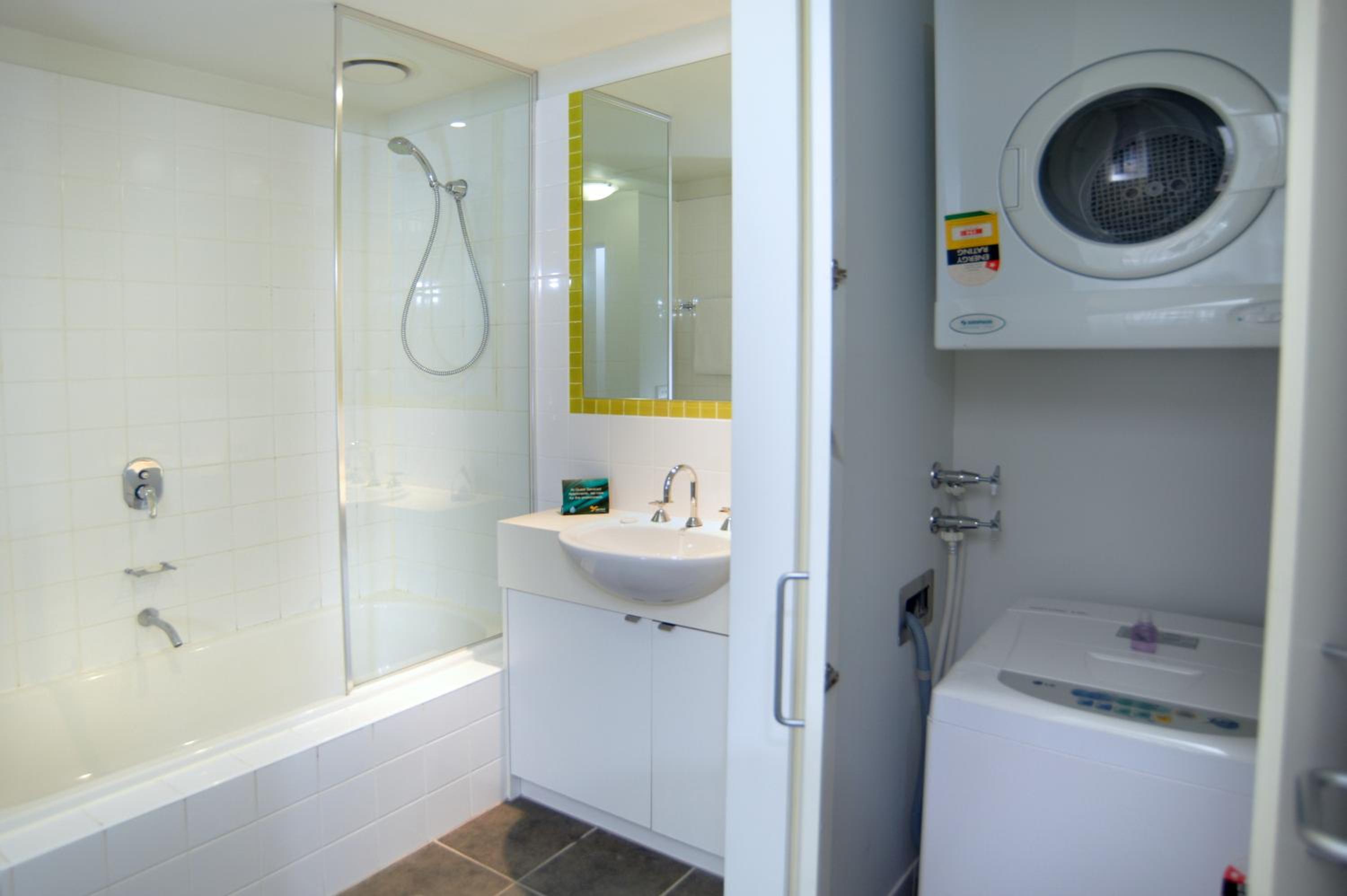 One-Bedroom Apartment - Photo 3