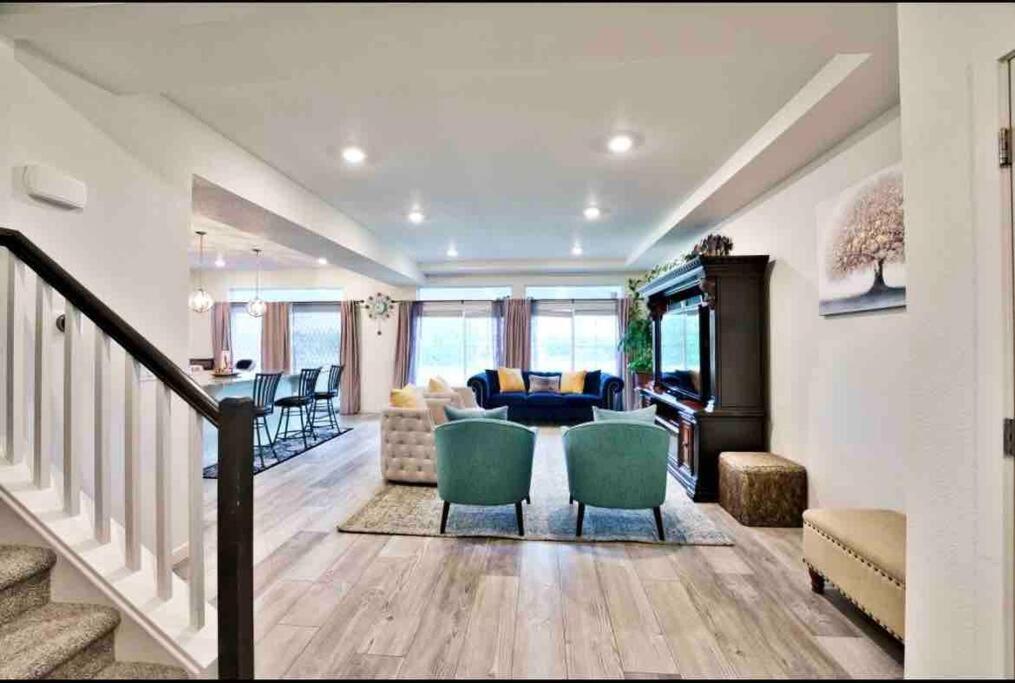Five-Bedroom House photo 1